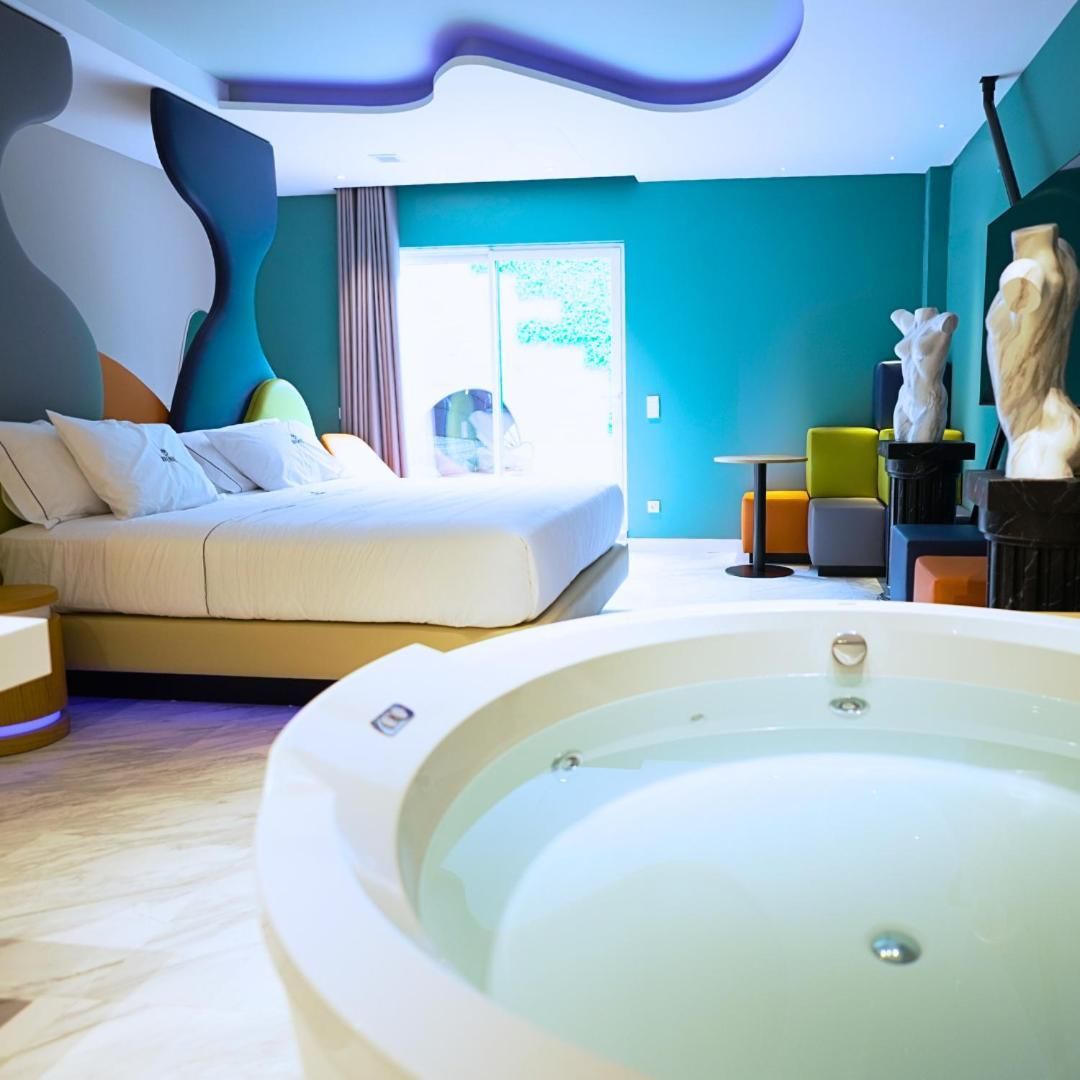 Deluxe Suite with Spa Bath