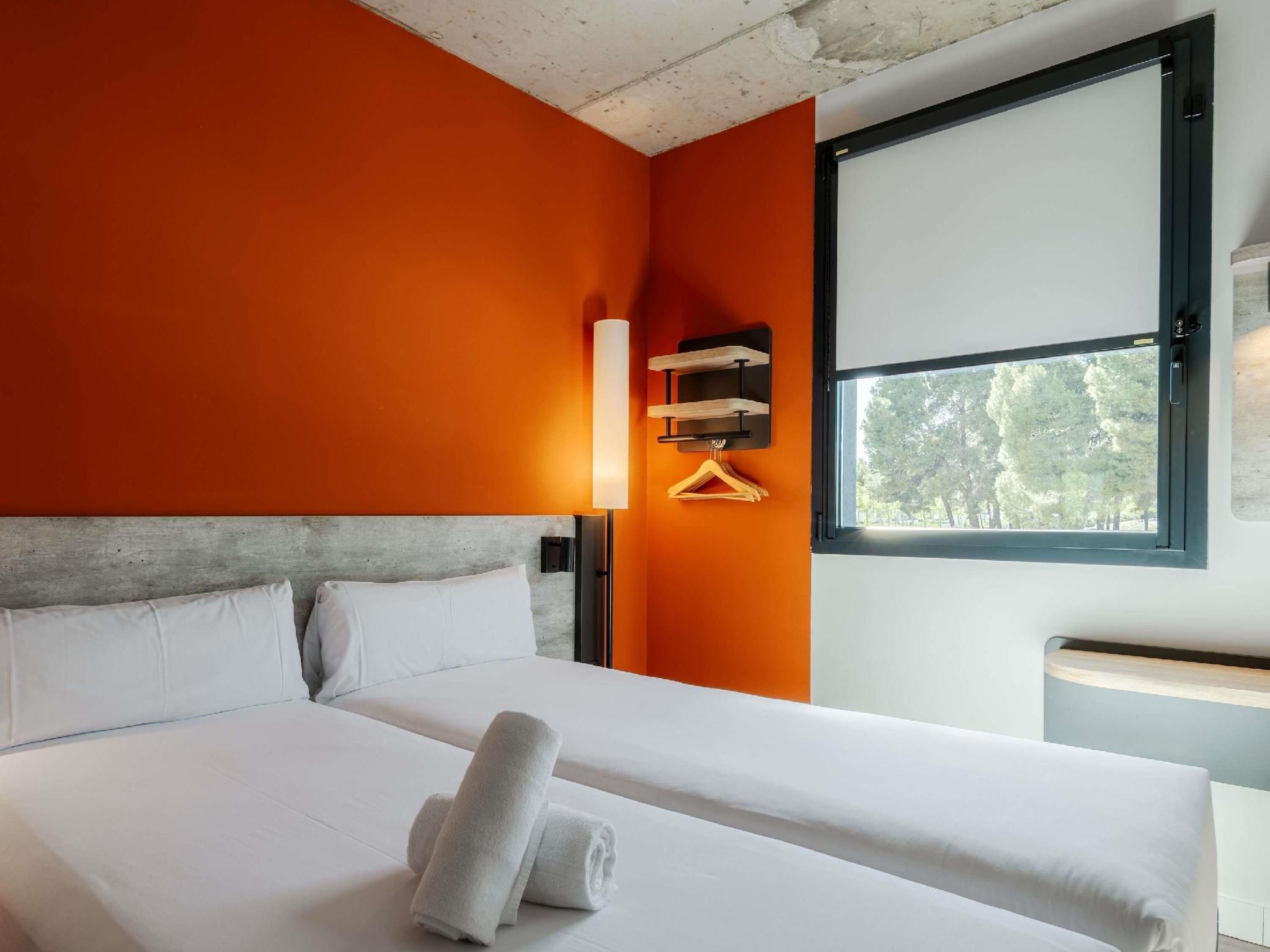Standard Room with two single beds