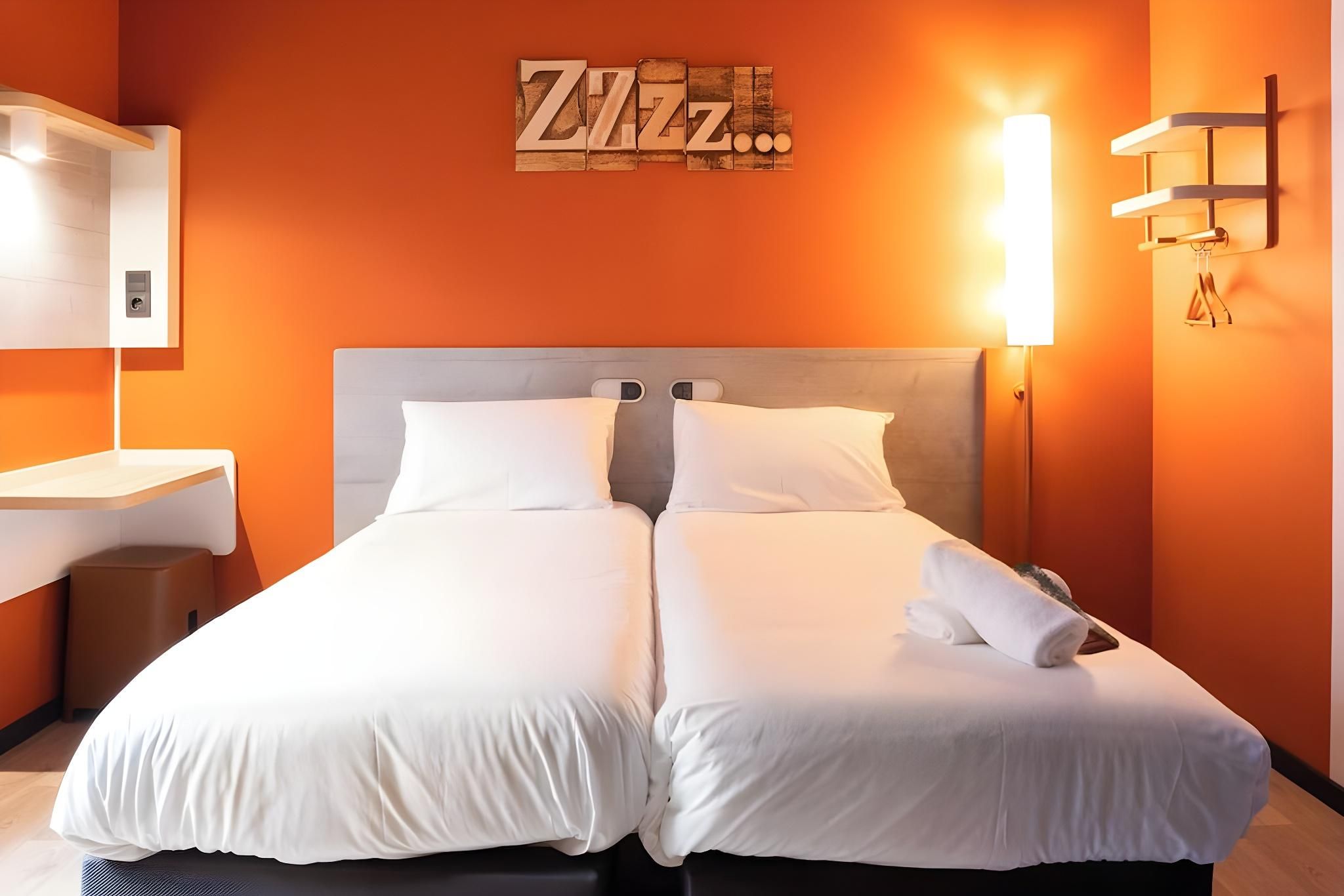Standard Room with two single beds