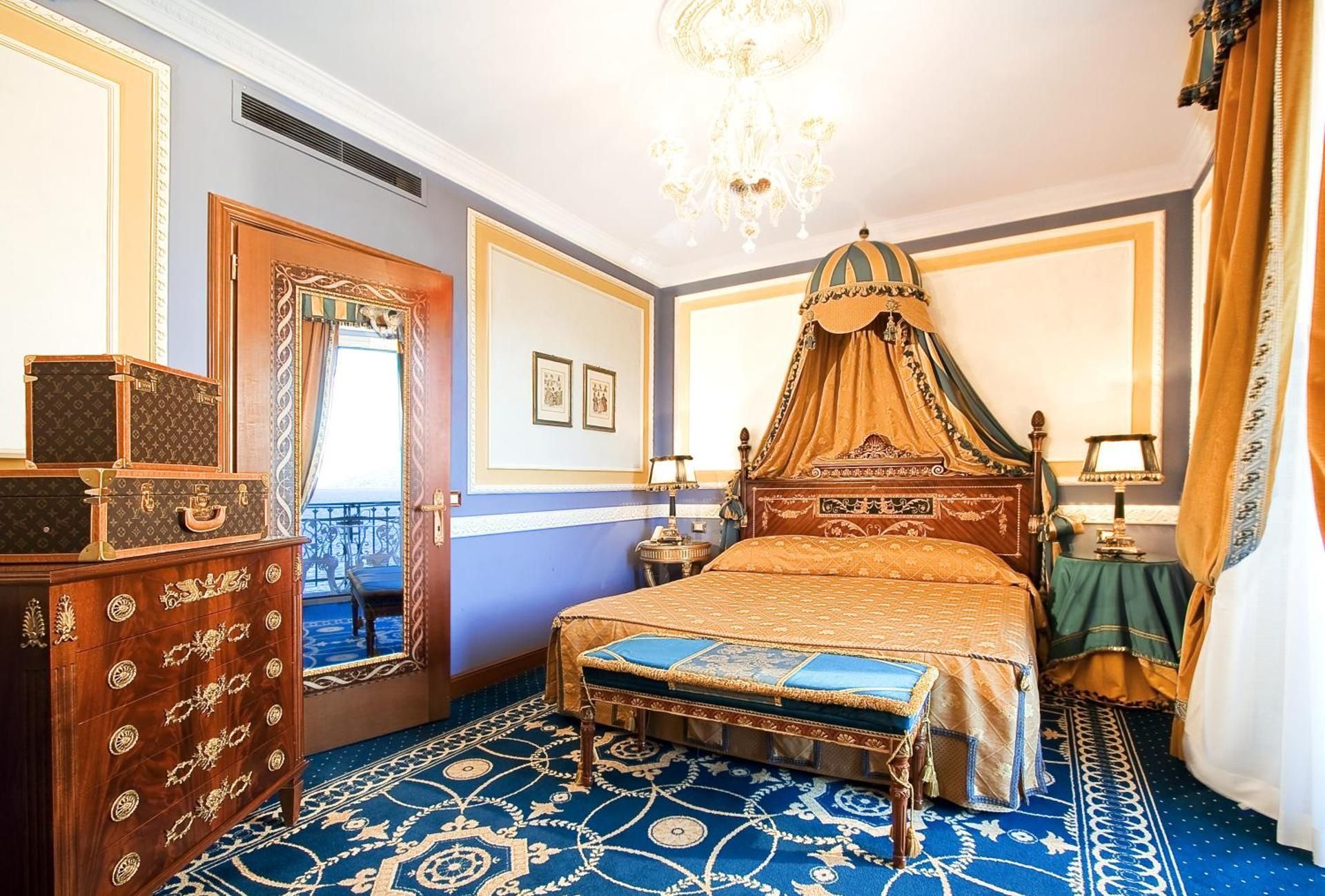 Lake View Suite