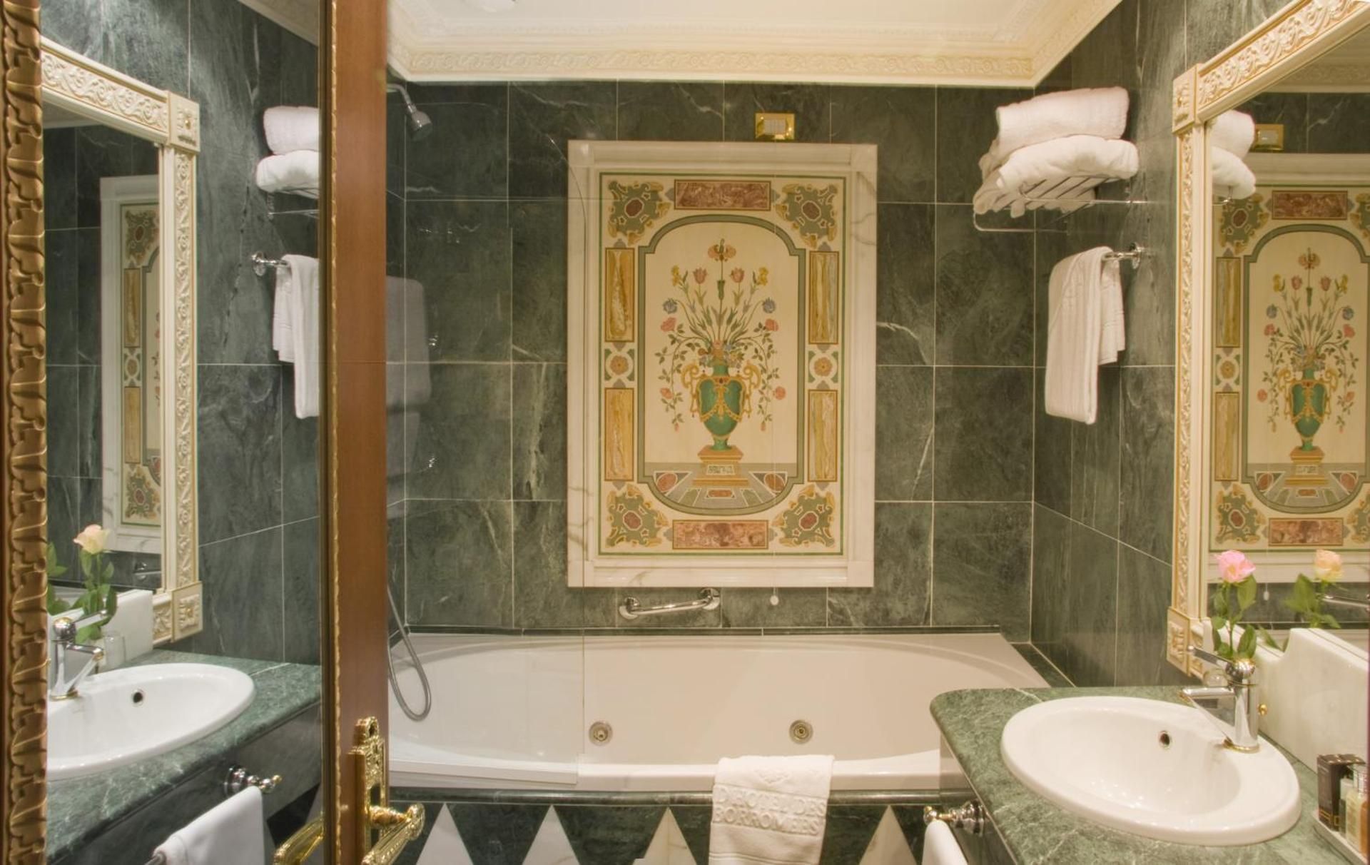 Lake View Suite