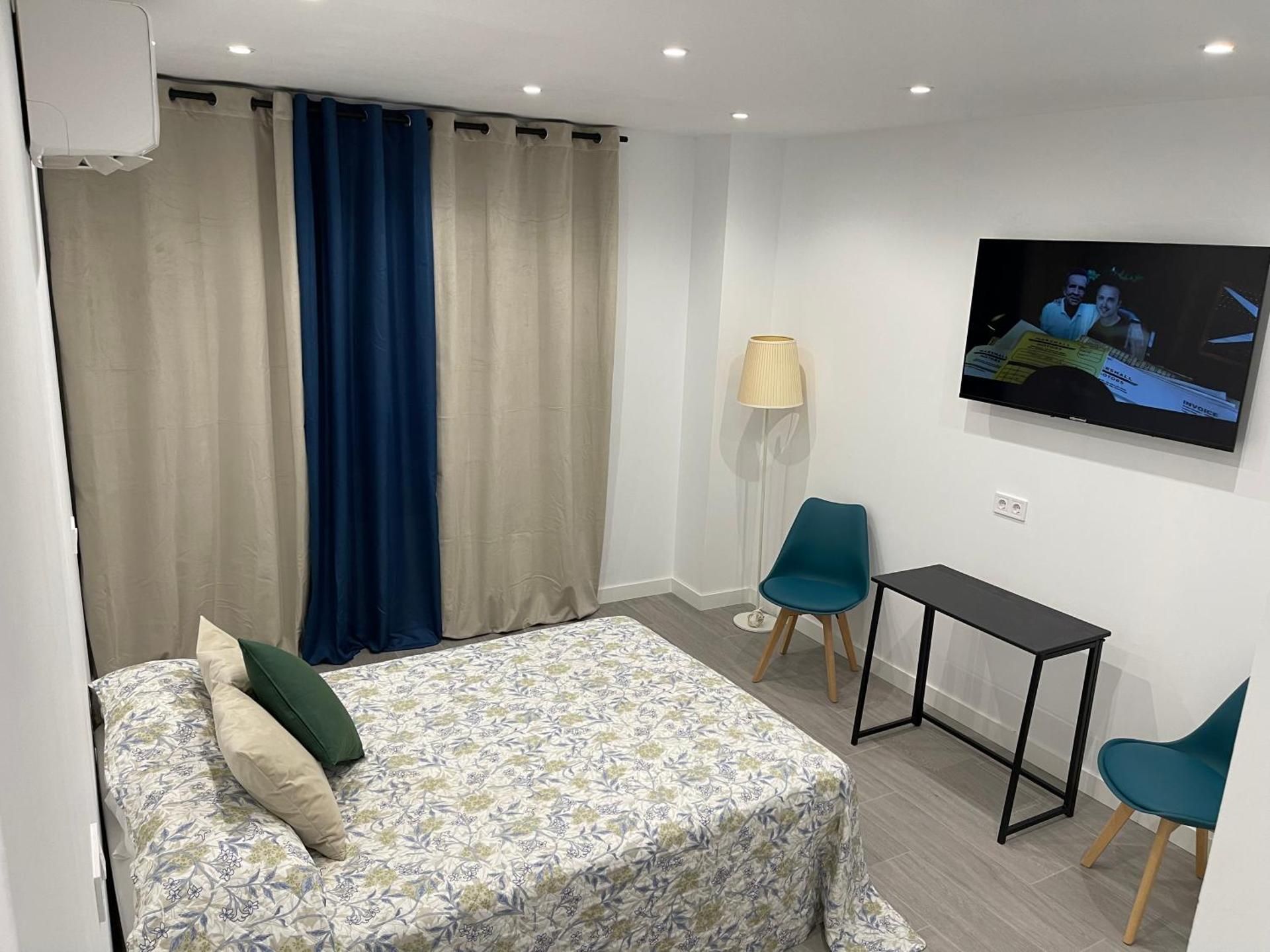 Estudios Nuevos Madrid Centro Deluxe Queen Room