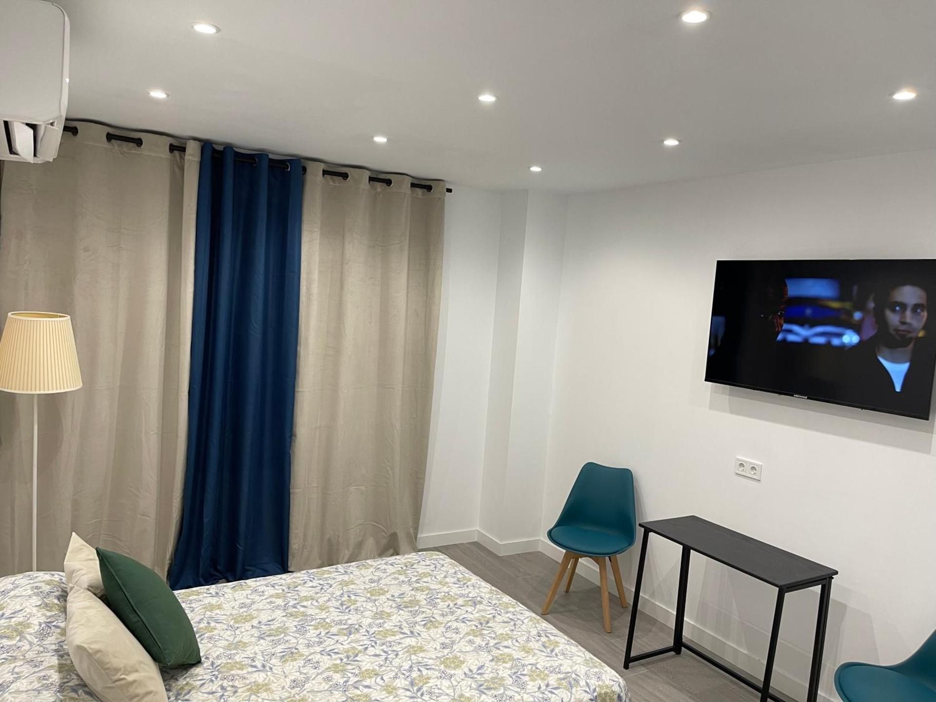 Estudios Nuevos Madrid Centro Deluxe Queen Room 3