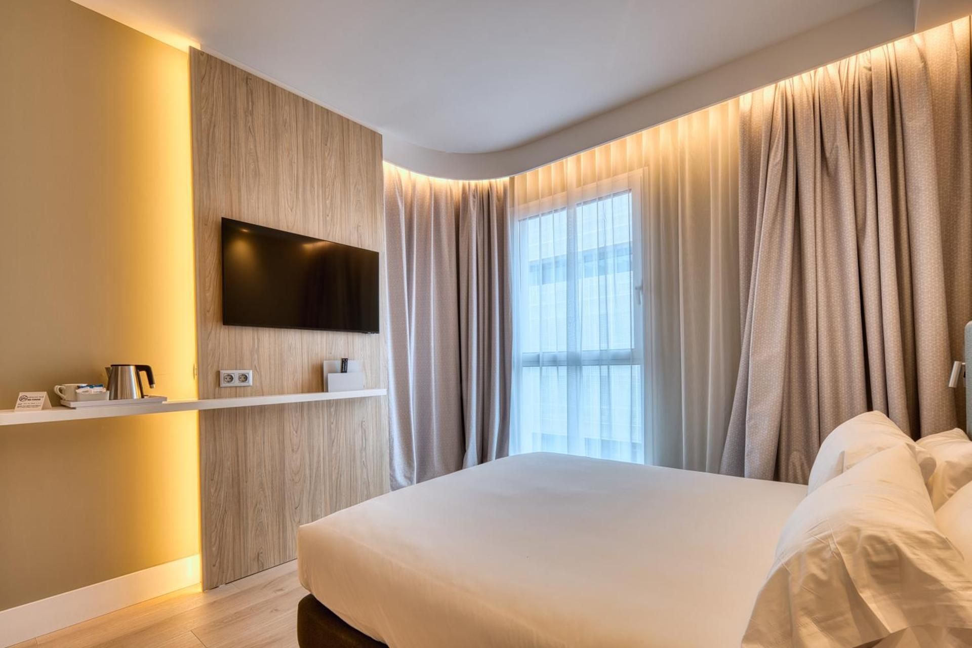 1 Queen Standard Accessible With Free Breakfast