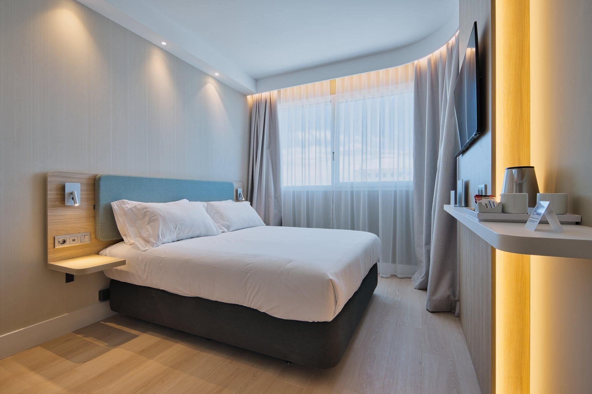 1 Queen Standard Accessible With Free Breakfast