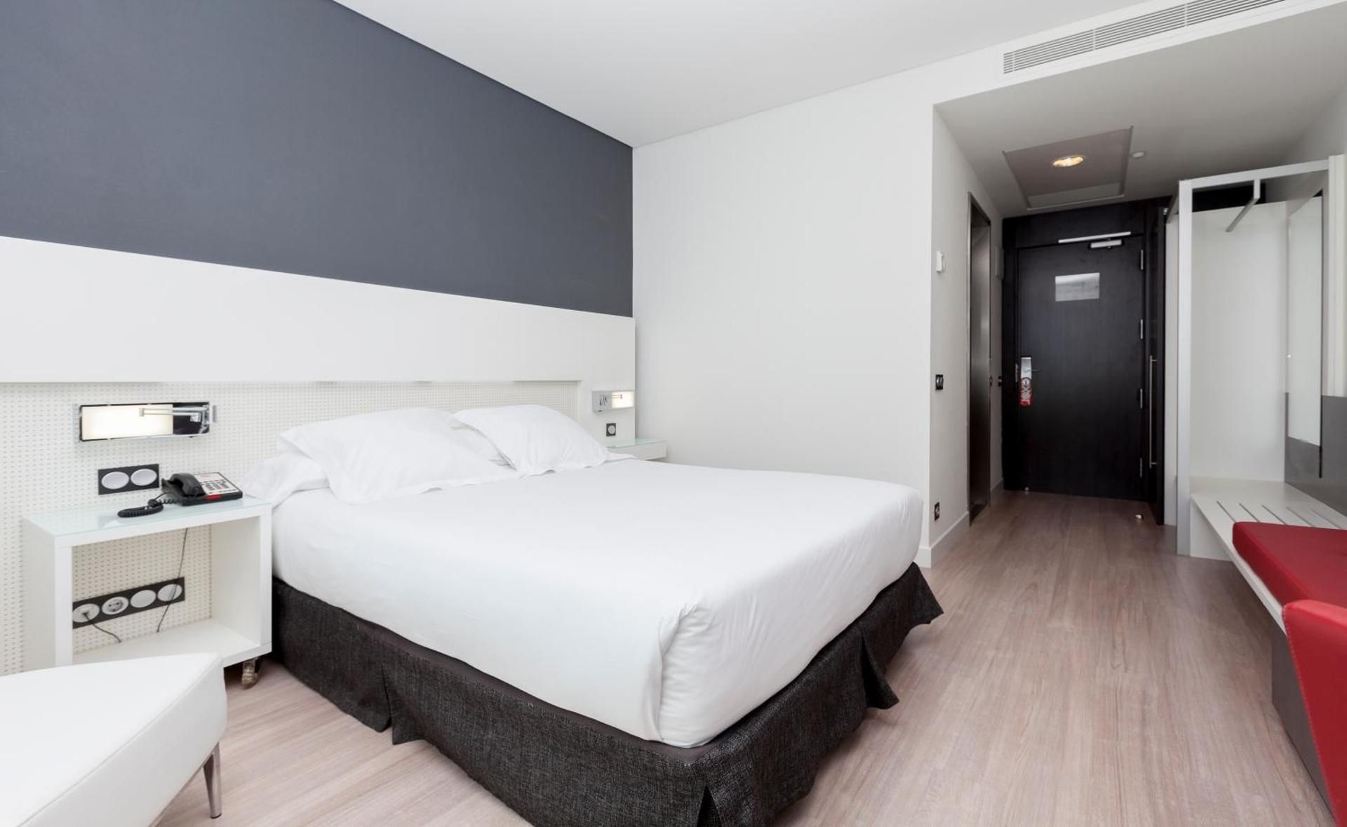 Axor Feria Premium Double Room with free airport shuttle