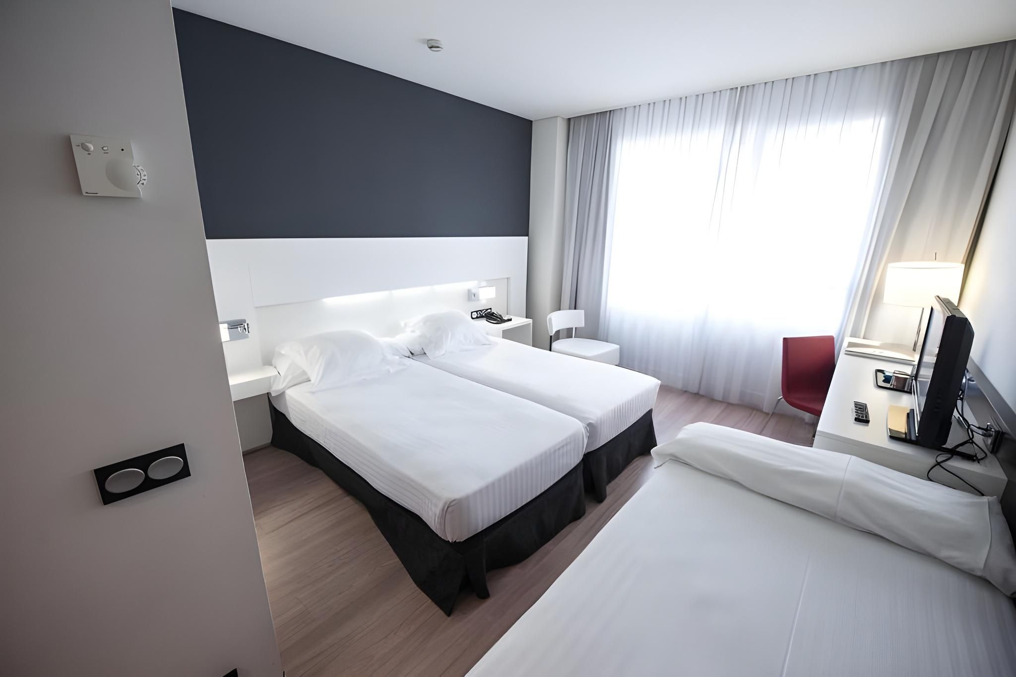 Axor Feria Triple Room with Free Airport Shuttle