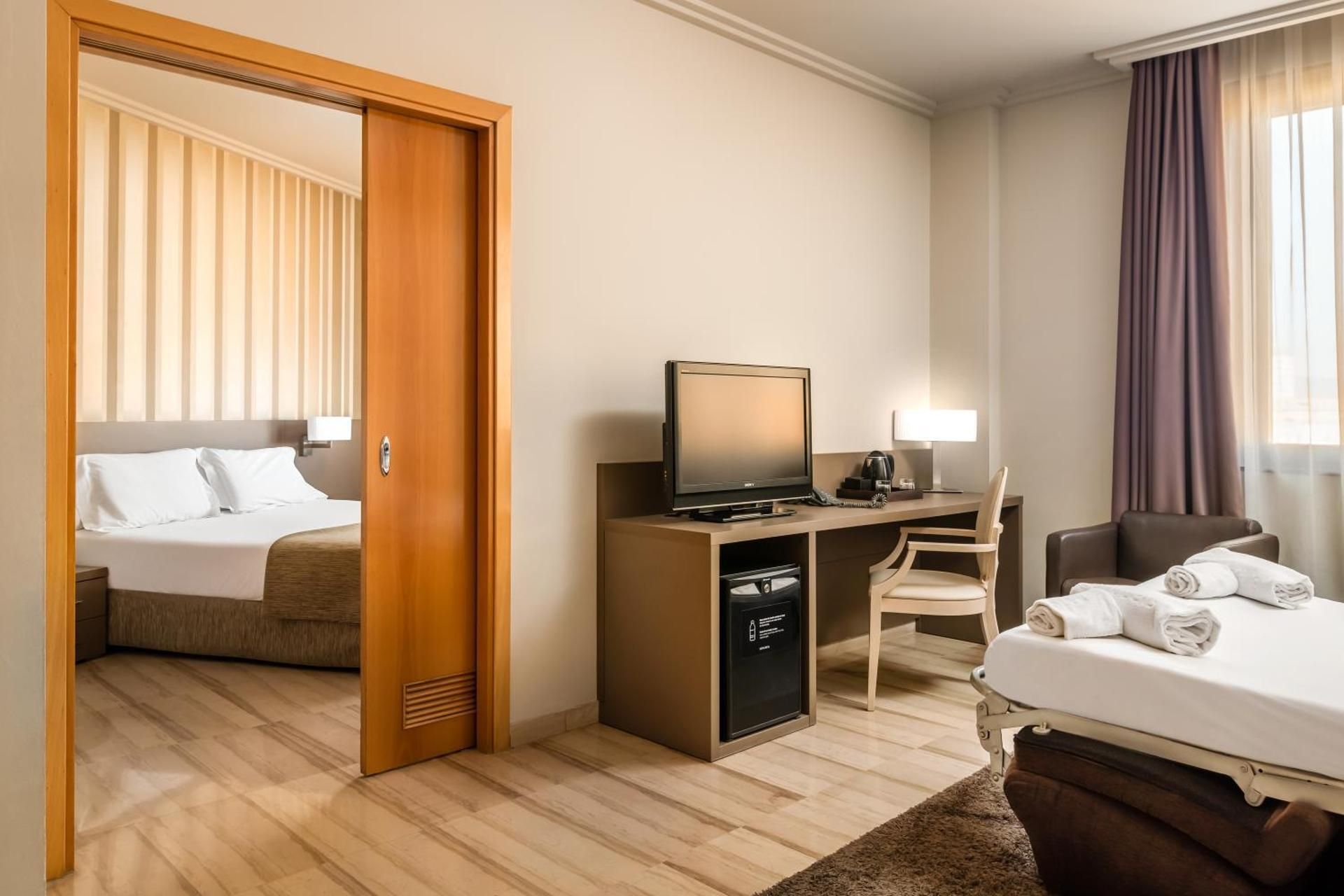 Family Room (2 Adults + 4 Children)