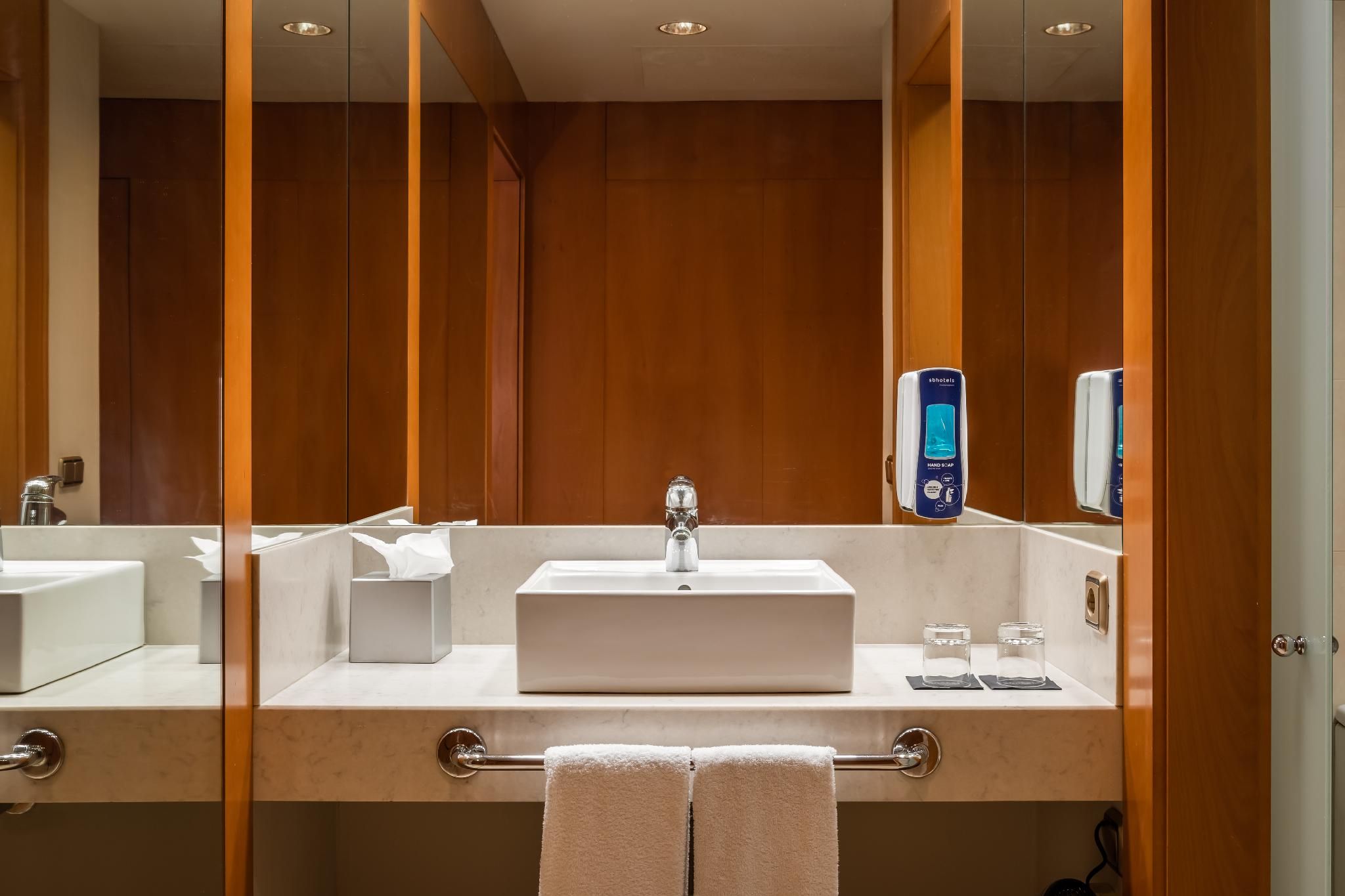 Double or Twin Room - Single Use