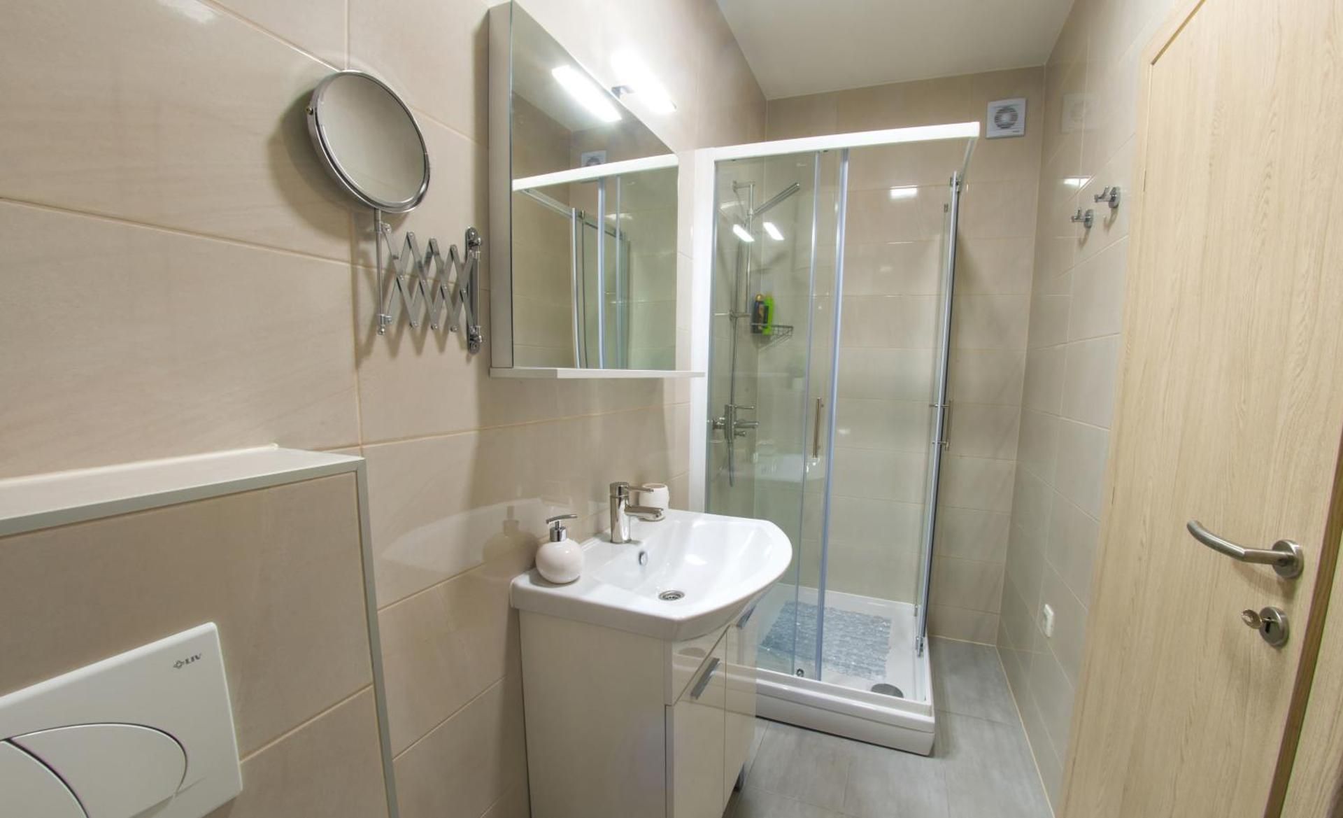 Five Rivers Rooms Deluxe Queen Room 3