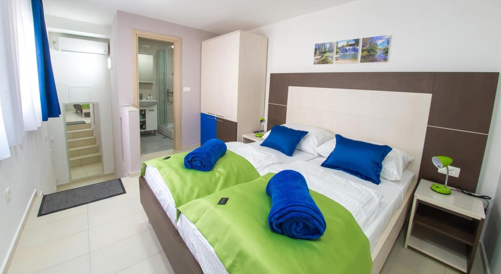 Five Rivers Rooms Deluxe Queen Room