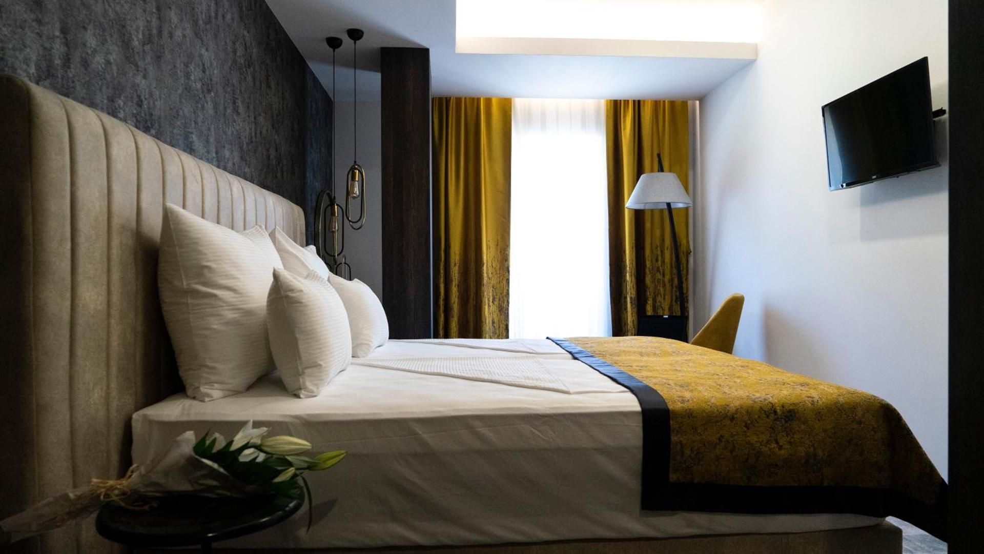 Hotel Pasha Deluxe Double Room with Extra Bed 2