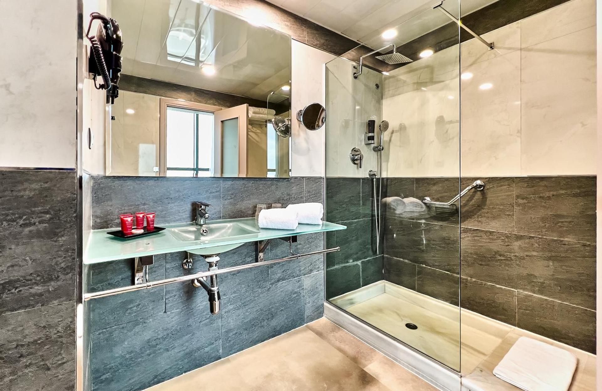 Leonardo Hotel Fuengirola Costa del Sol Junior Suite 3