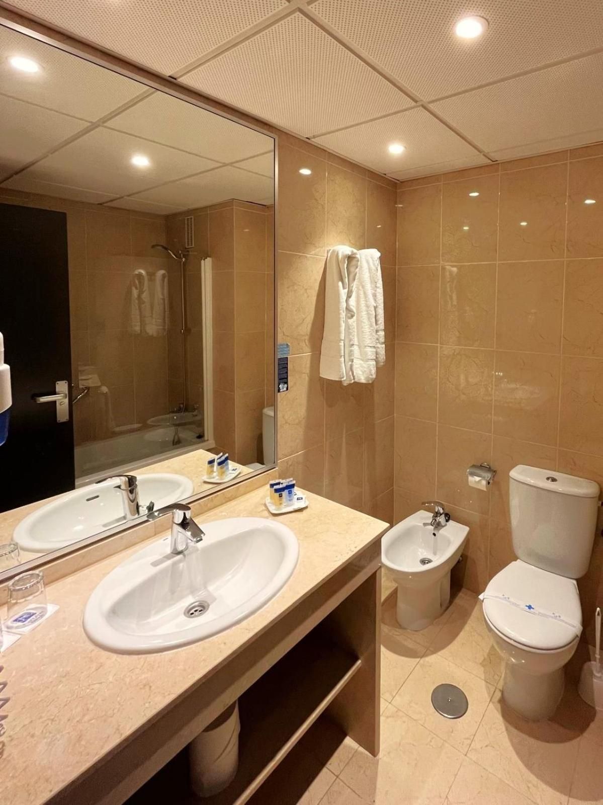 One-Bedroom Apartment with Pool View (3-4 Adults )