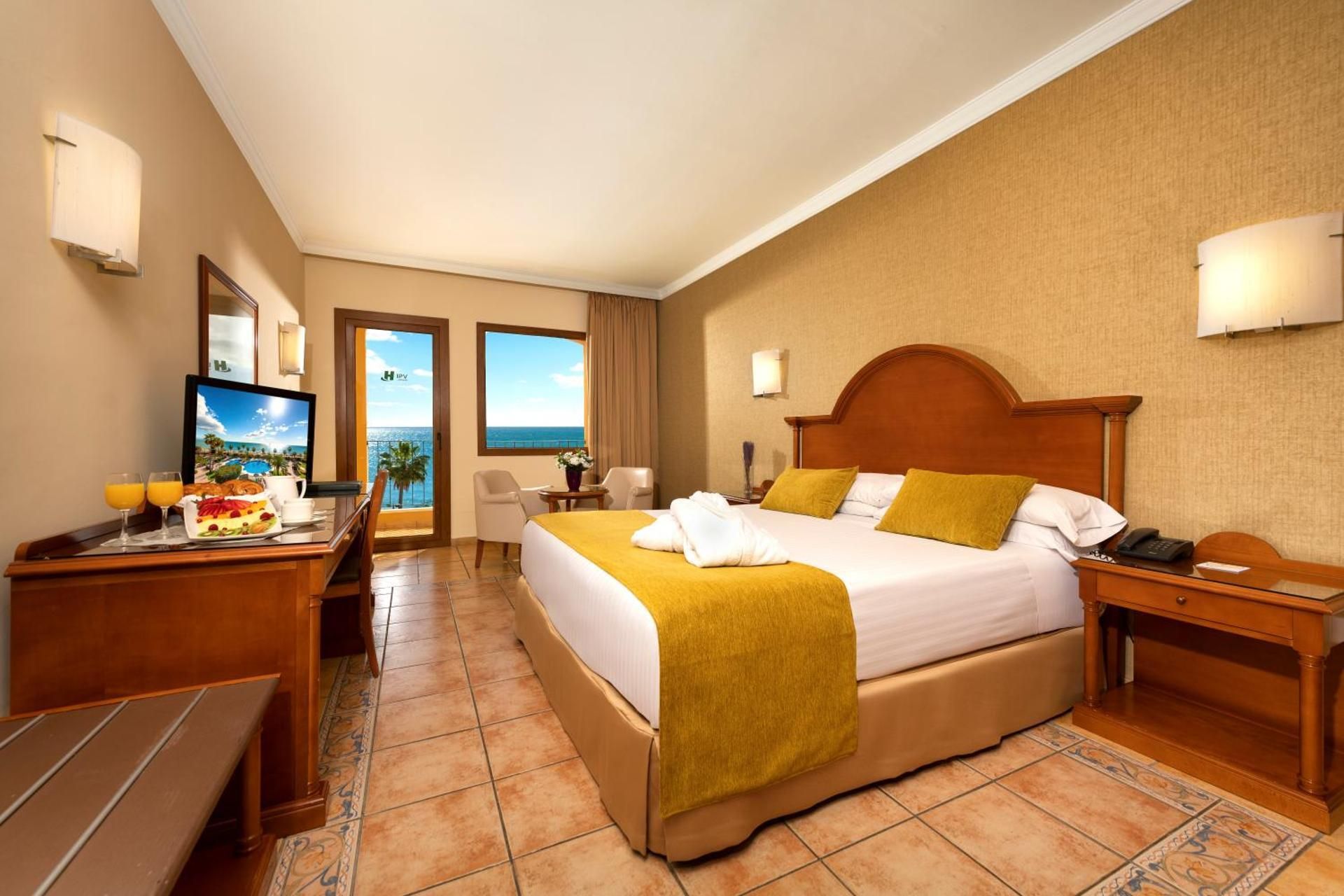 Double or Twin Room with Terrace and Sea View