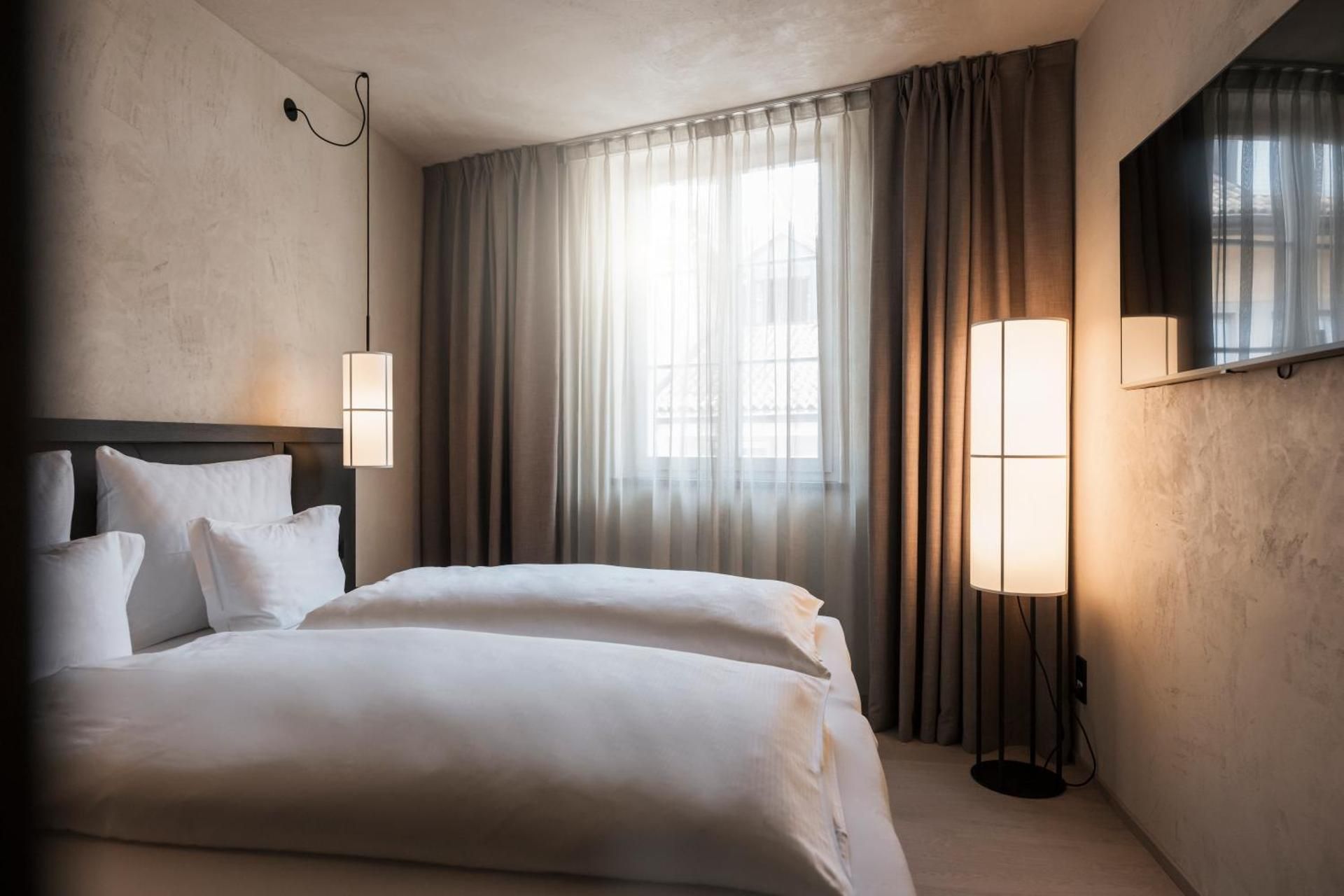 Standard suite family