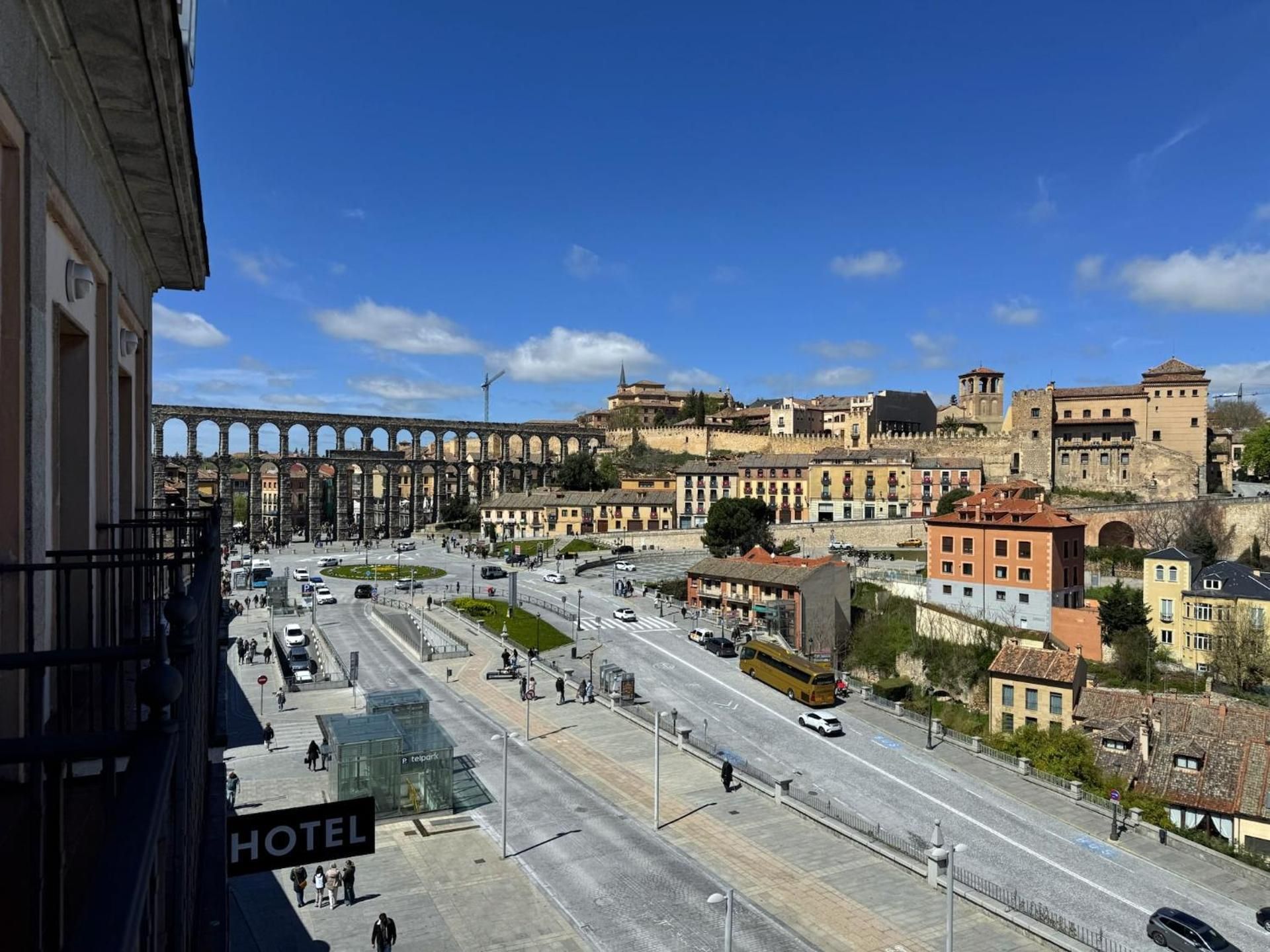 Hotel ELE Acueducto Superior Twin Room with Balcony 2