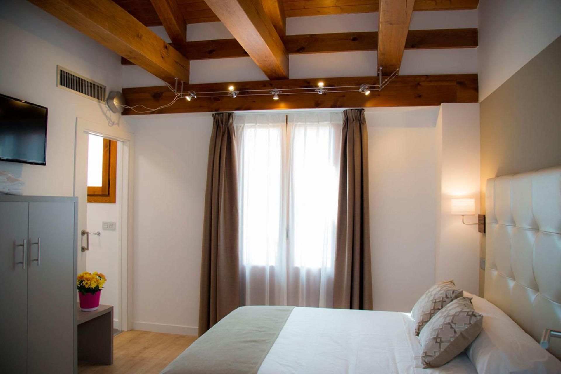 Hab Urban Hostel Double Room with Balcony