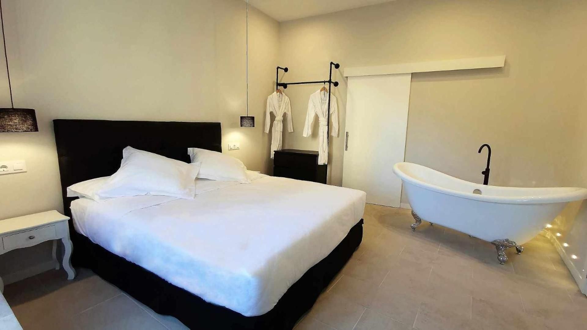 Deluxe Double Room with Bath