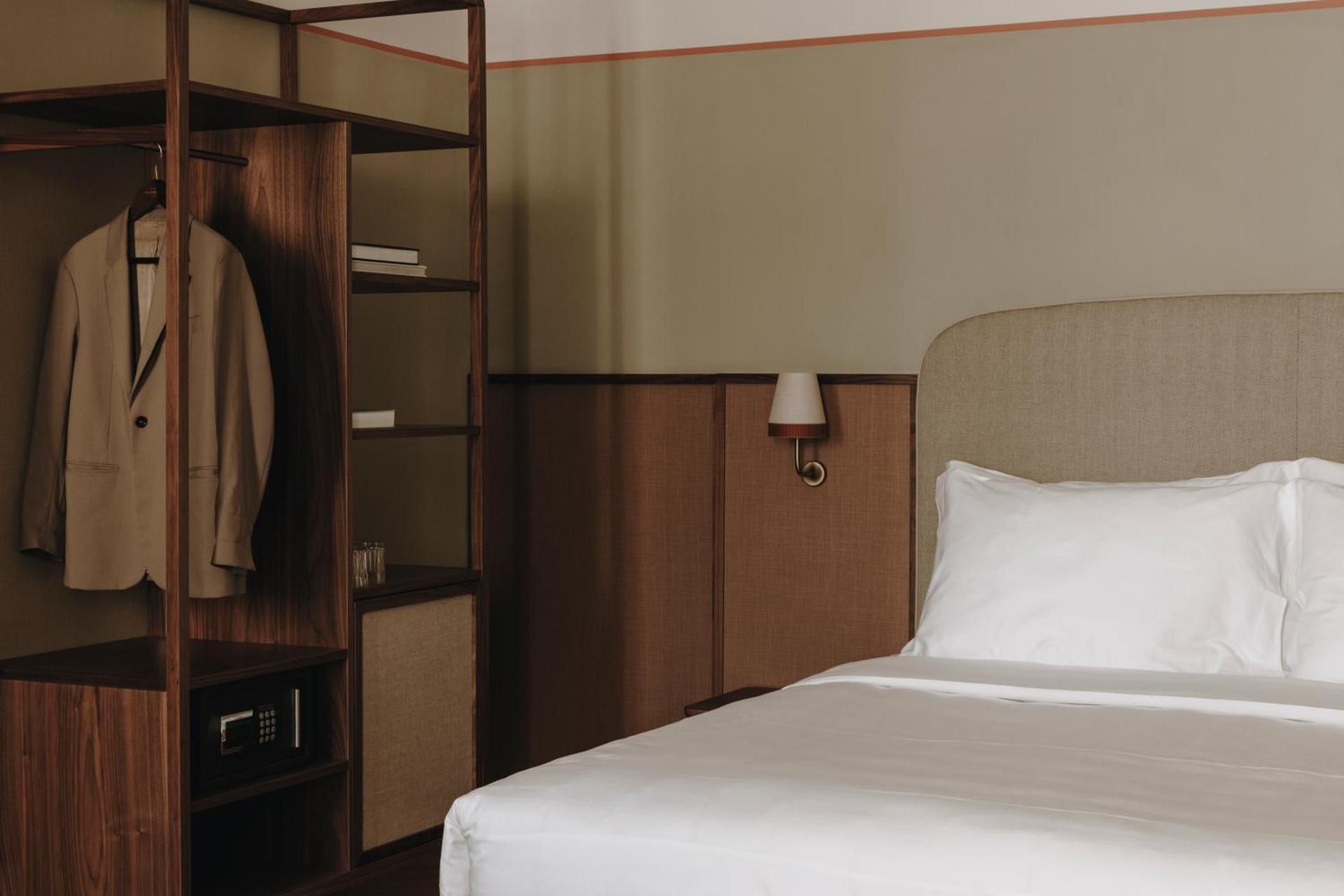 05 - Deluxe (MI - DLUX)