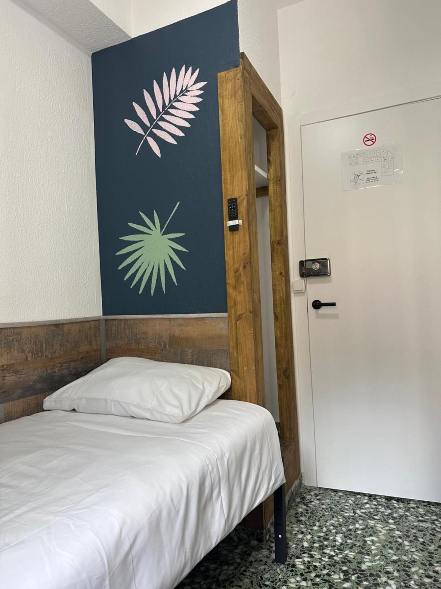 Single Room with Shared Bathroom