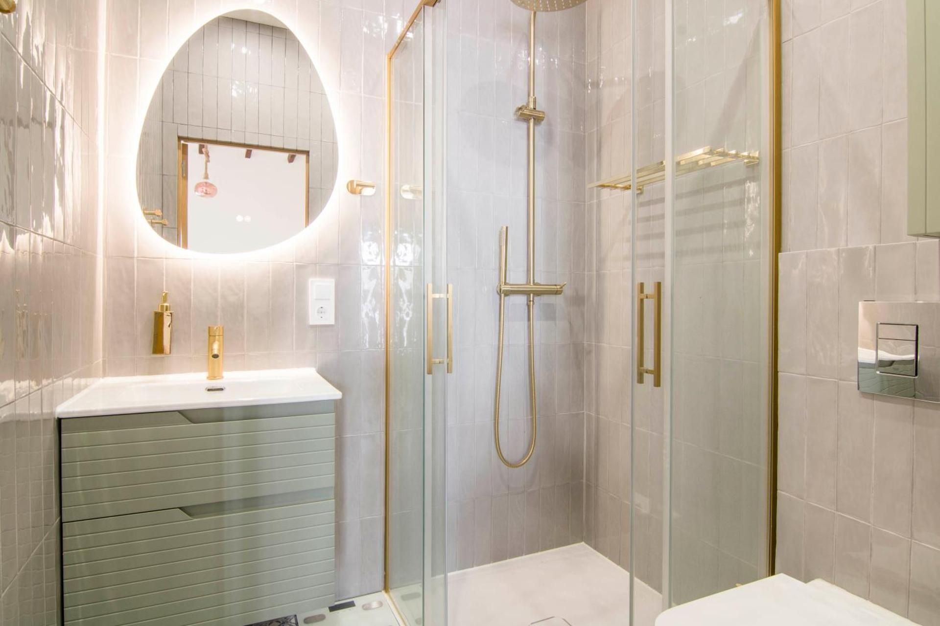 Quadruple Room with Private Bathroom