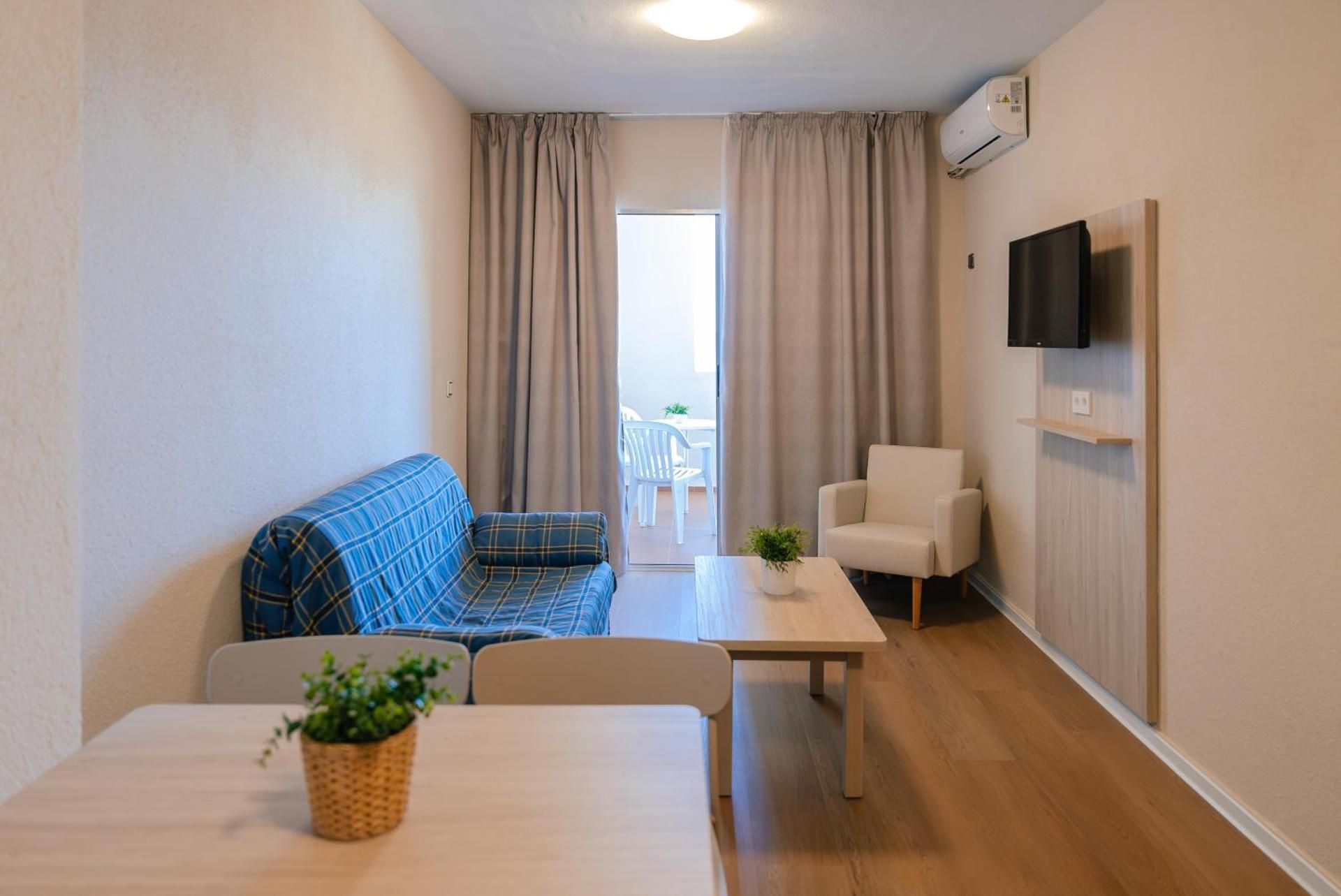 One-Bedroom Apartment with Sea View (3 Adults)