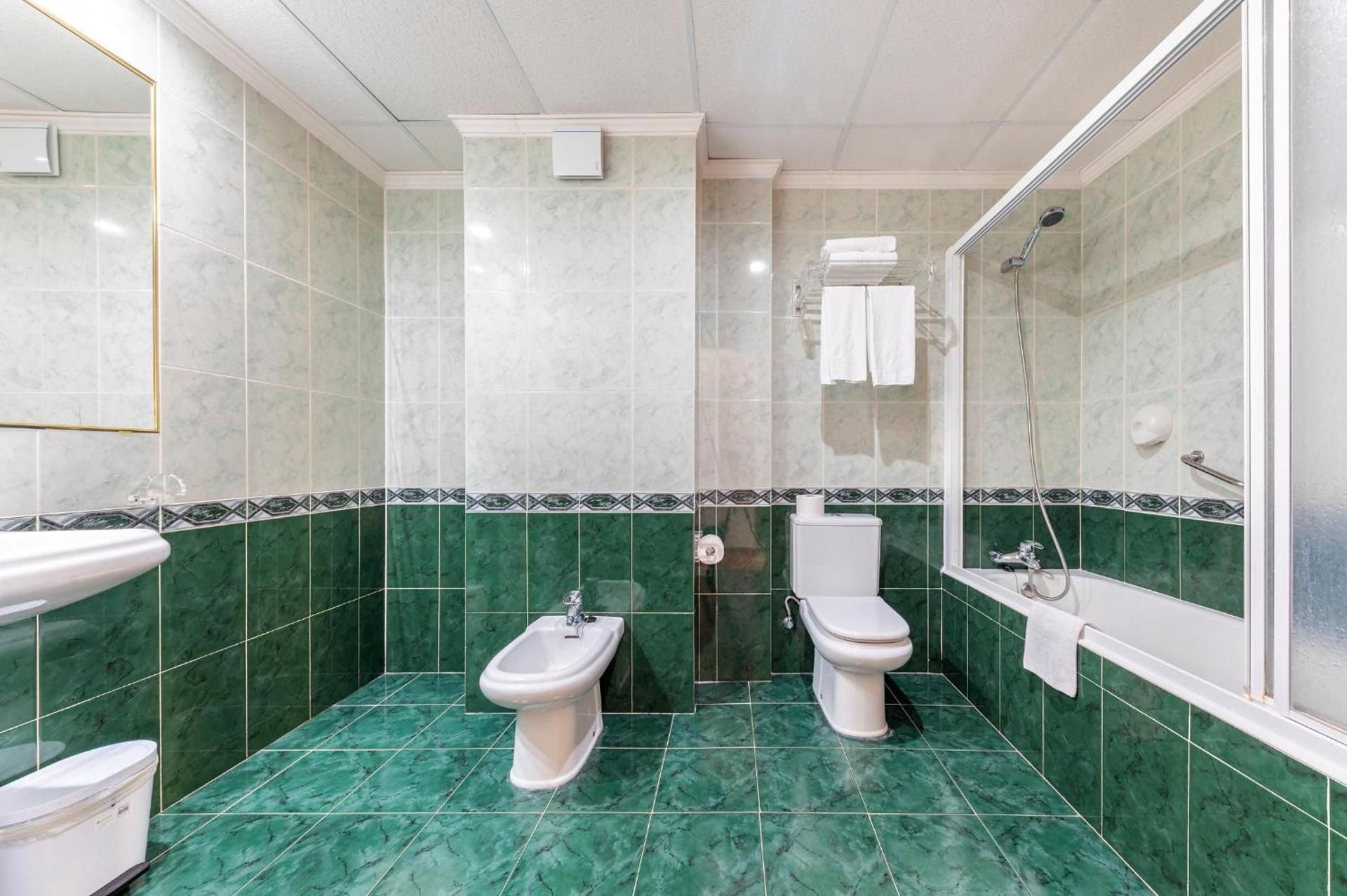 One-Bedroom Apartment with Sea View (3 Adults)