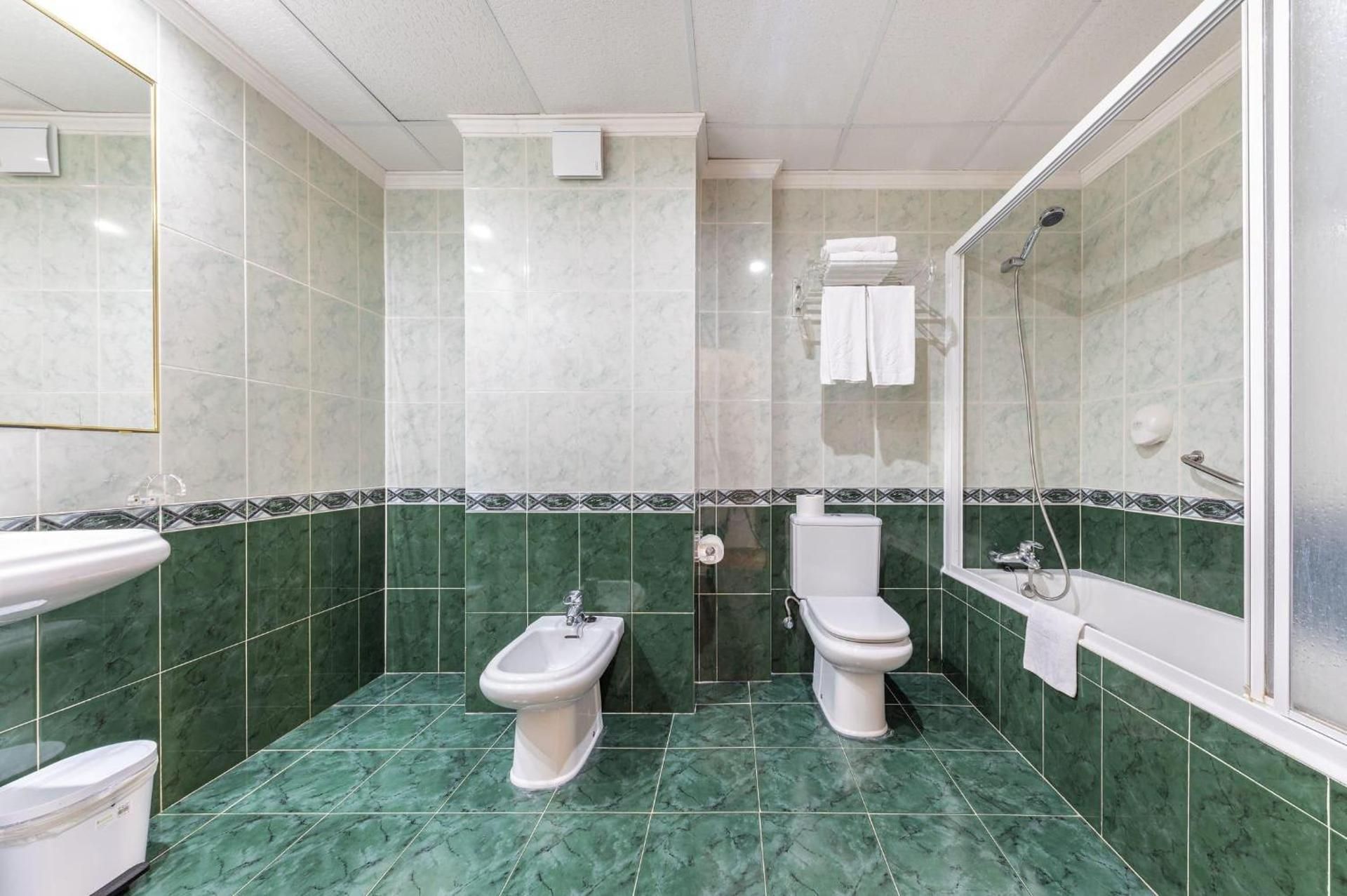 One-Bedroom Apartment with Bay View (3 Adults + 1 Child)