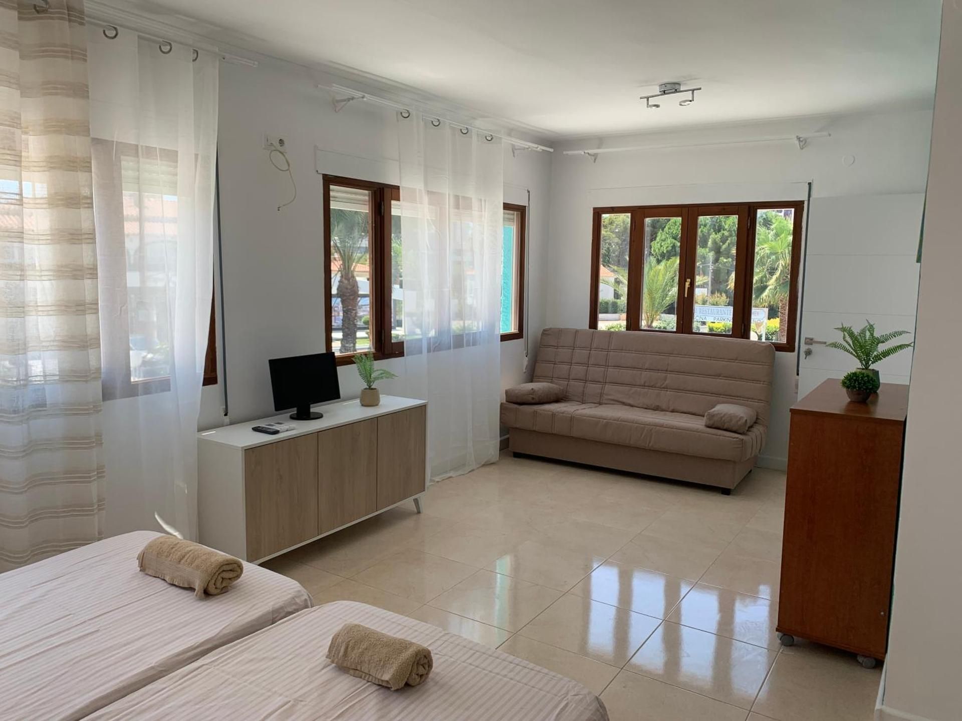 Family Room with Garden View