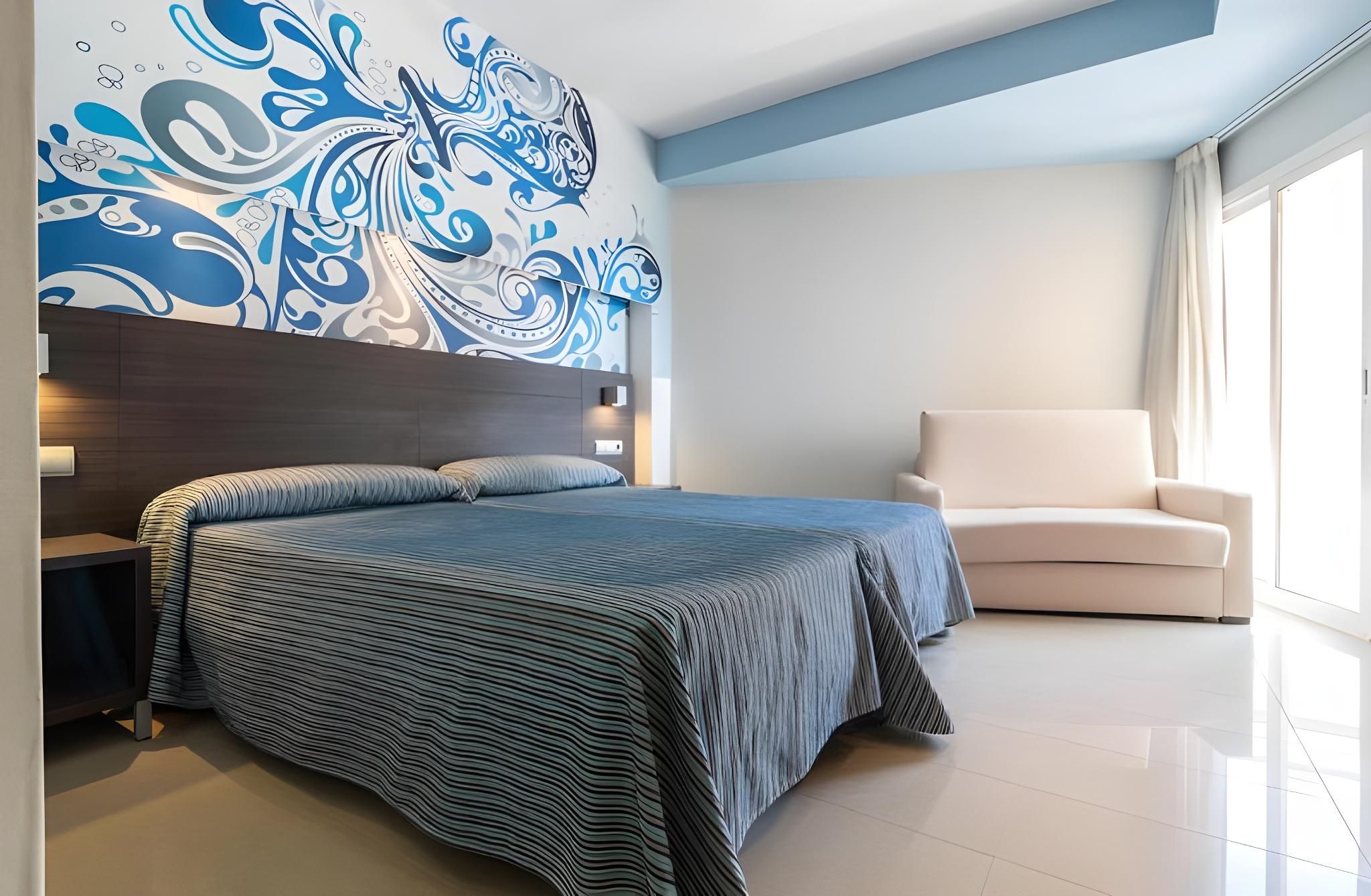 Superior Double or Twin Room with Lateral Sea View