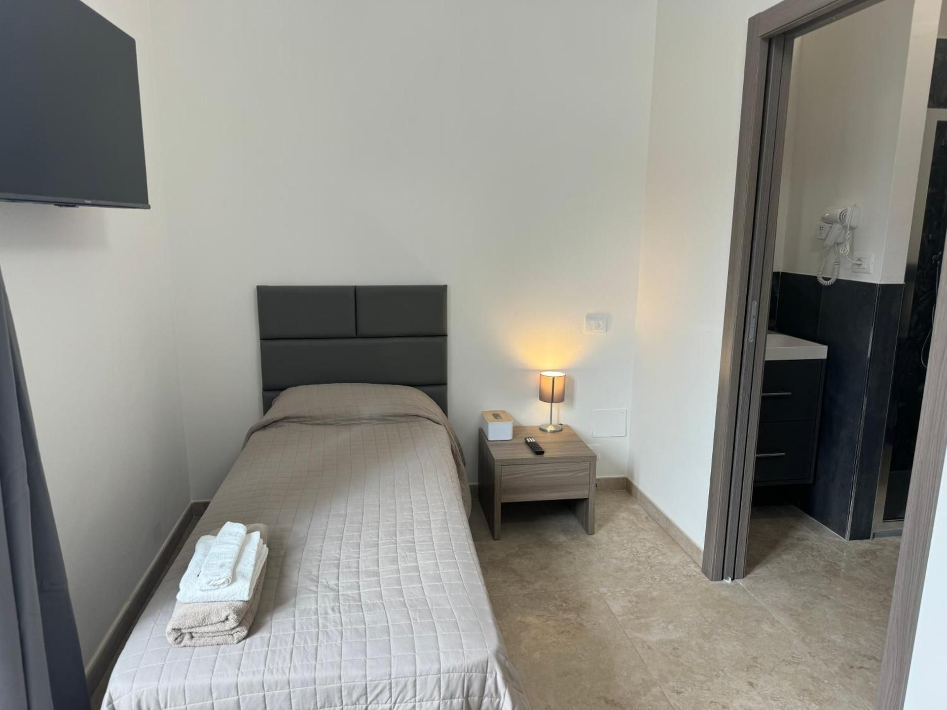 Montecristo B&B Standard Twin Room with Garden View