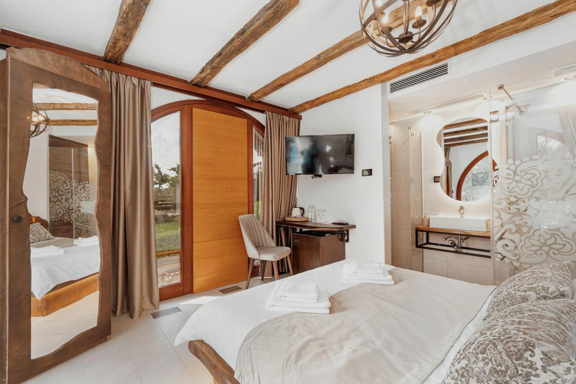 Deluxe Double Room with Shower