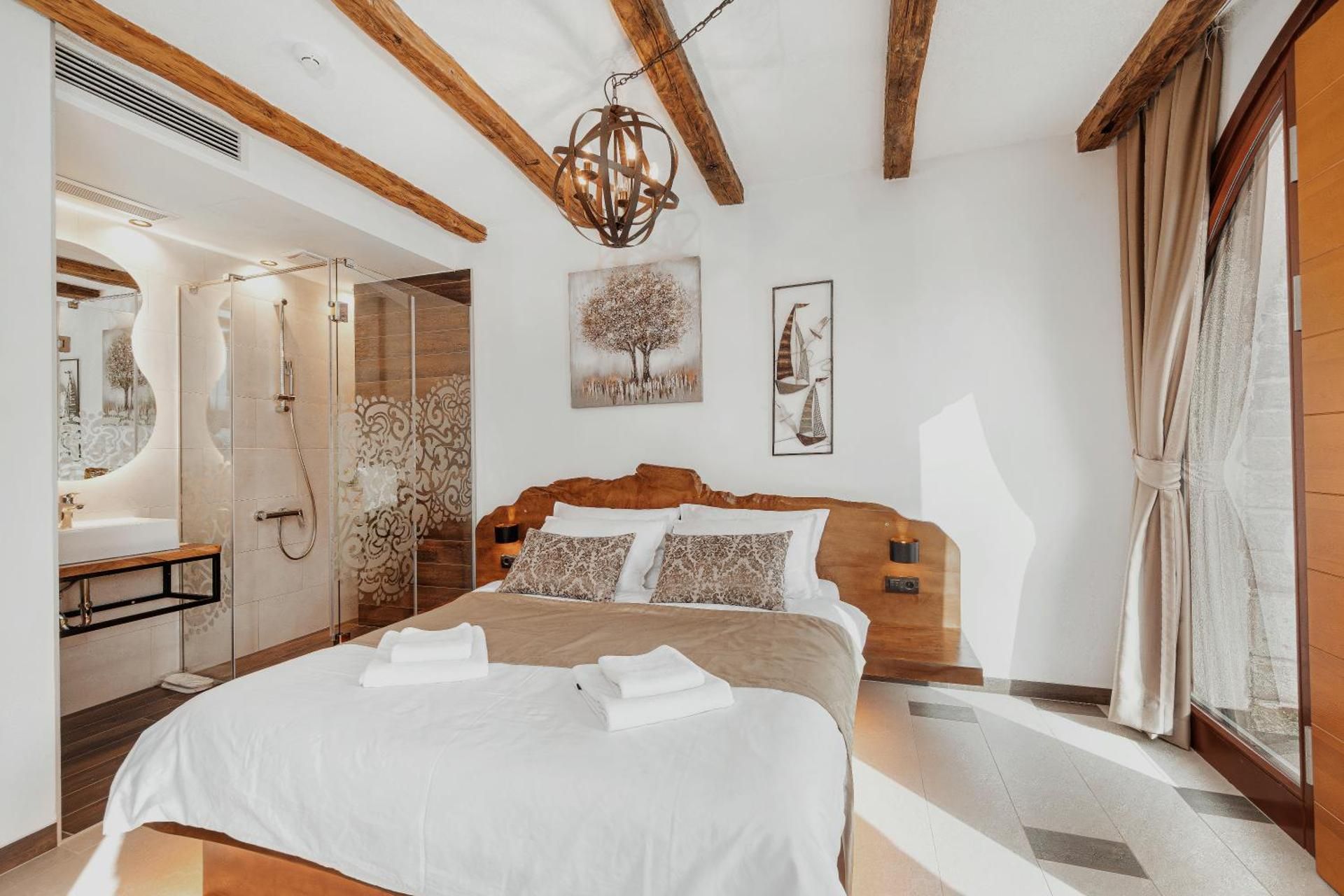 Deluxe Double Room with Shower