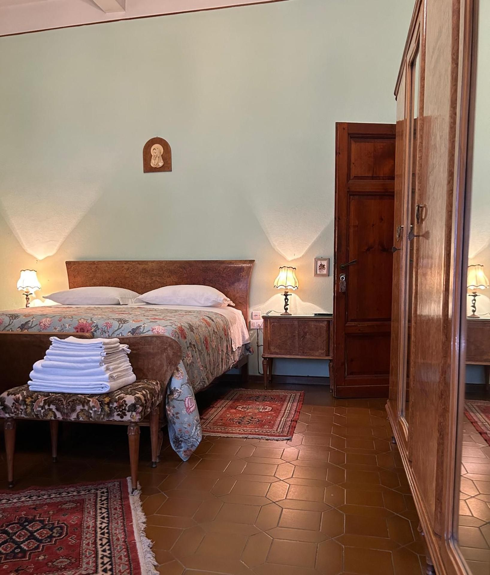 Deluxe Room (2 Adults + 1 Child)