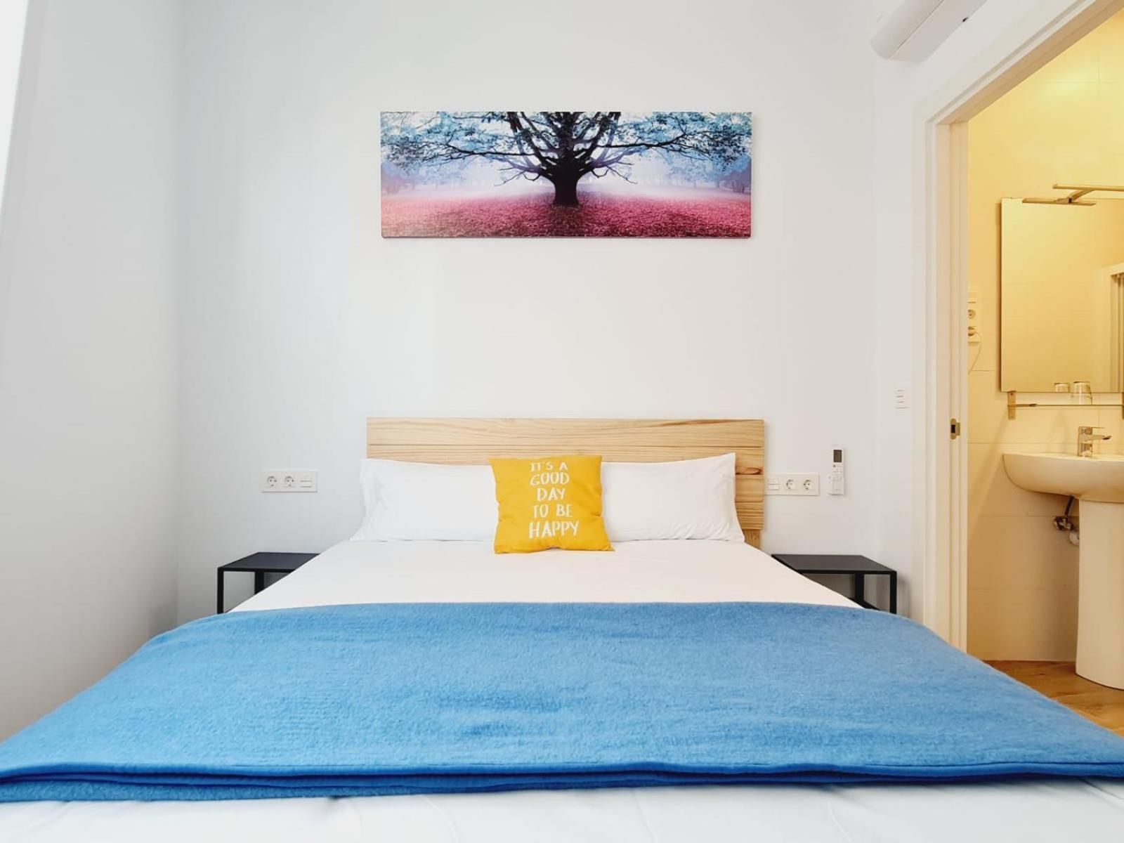 Bilbao ROOMS Lidon Double Room with Private Bathroom