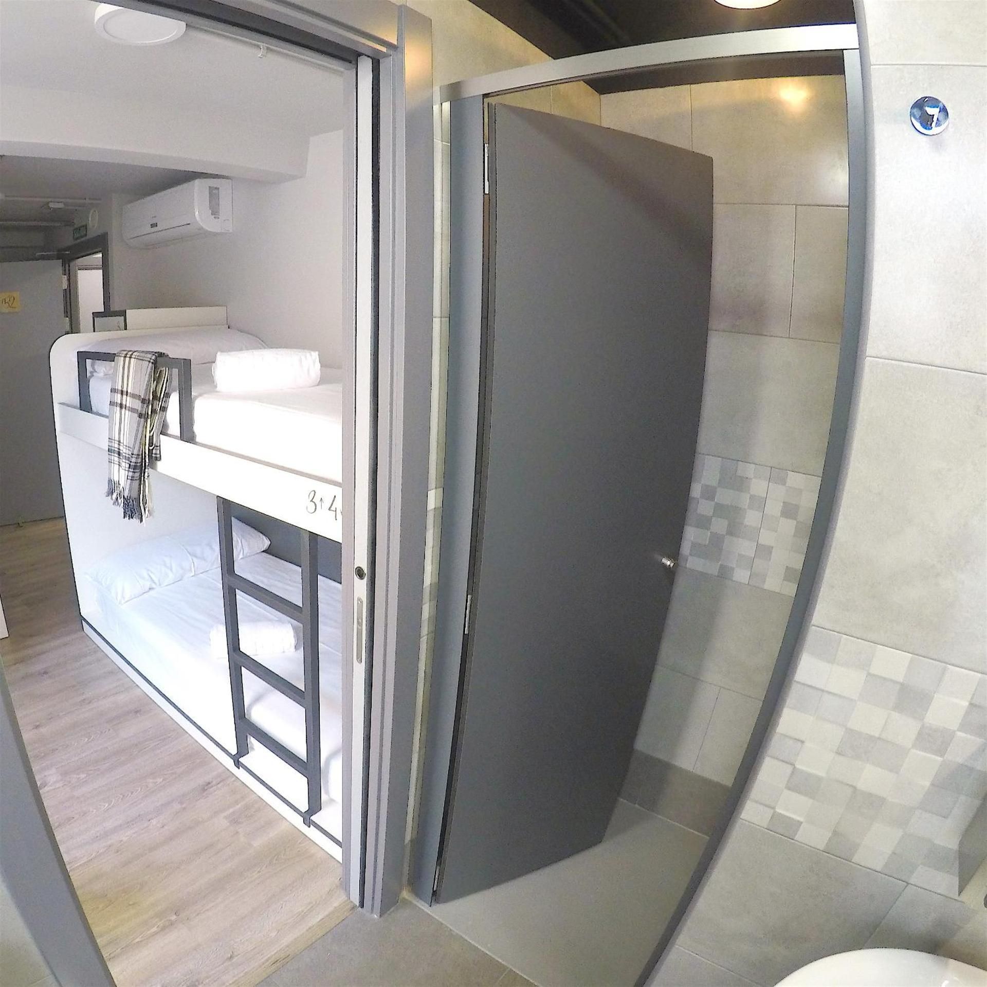 Quadruple Room with Private Bathroom