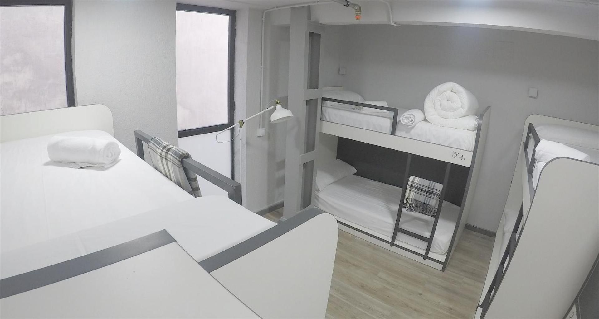 Quartier Bilbao Hostel 1 Person in 6-Bed Dormitory - Female Only 2