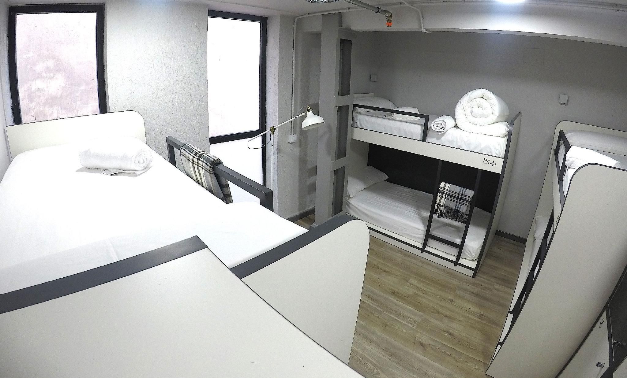 Quartier Bilbao Hostel 1 Person in 6-Bed Dormitory - Female Only