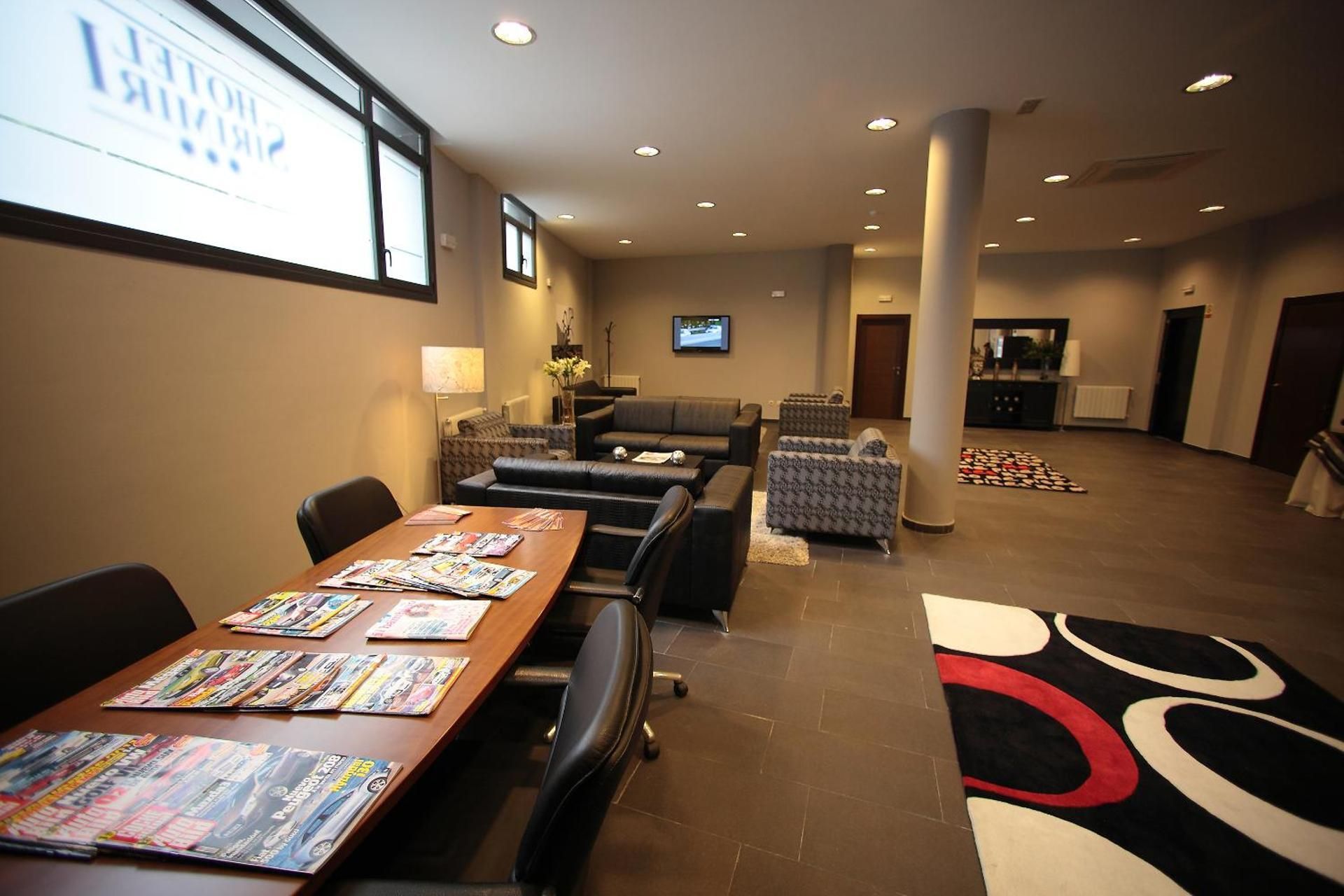 shared lounge/tv area