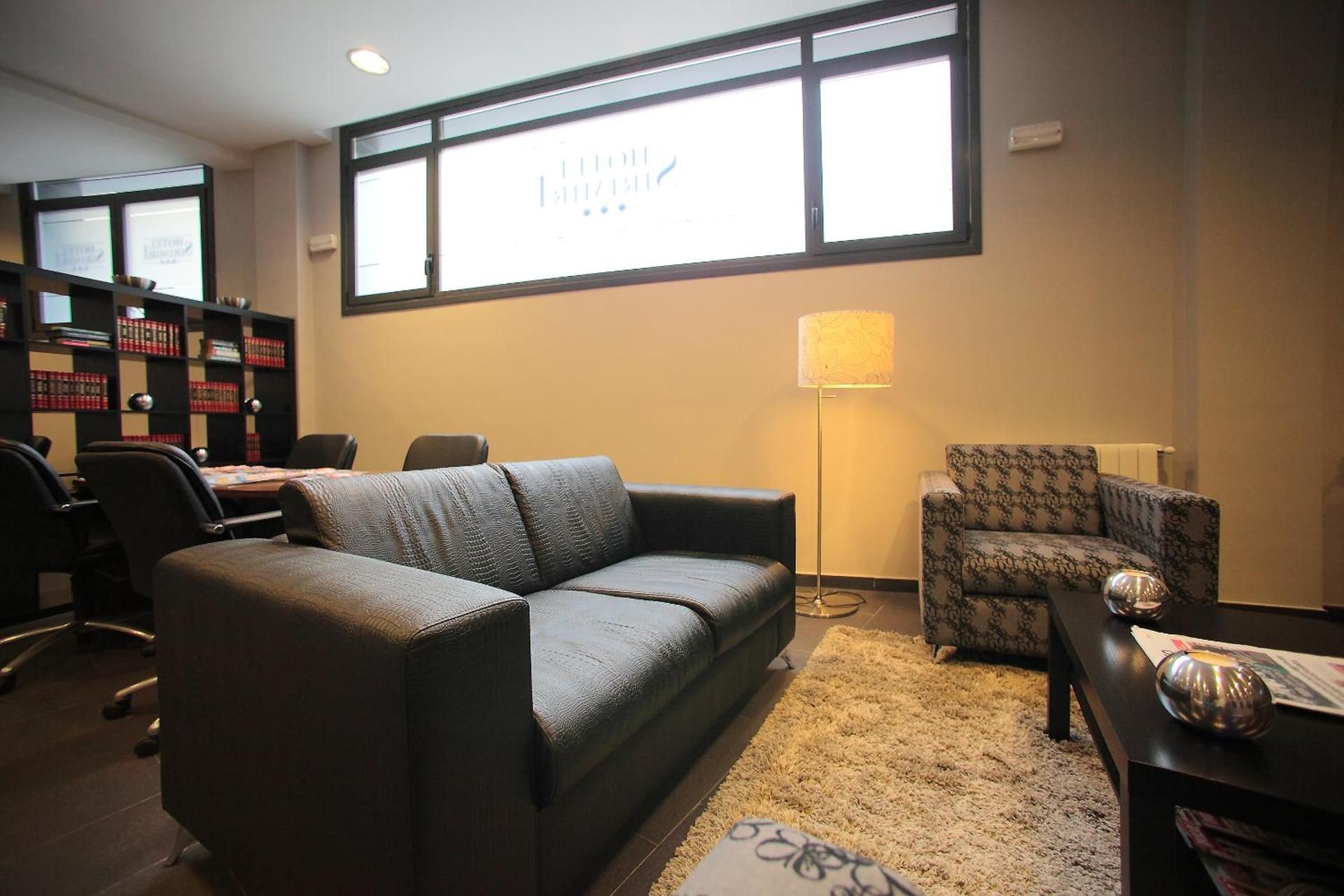 shared lounge/tv area