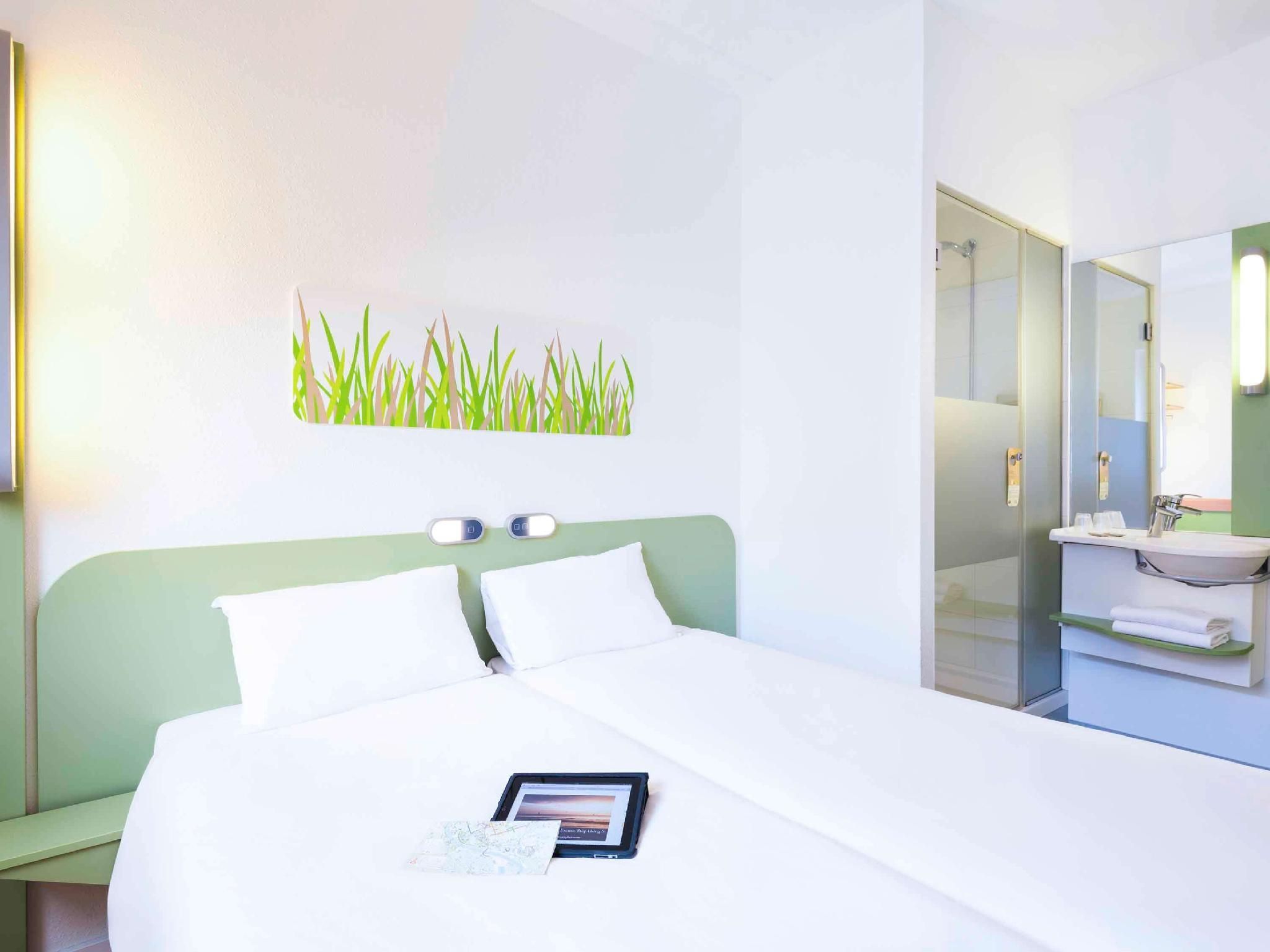Room with twin beds