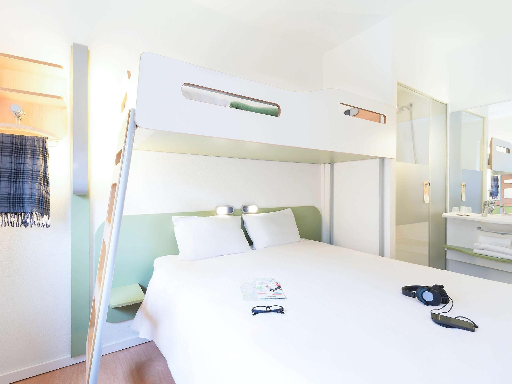 Room with double bed and bunk bed