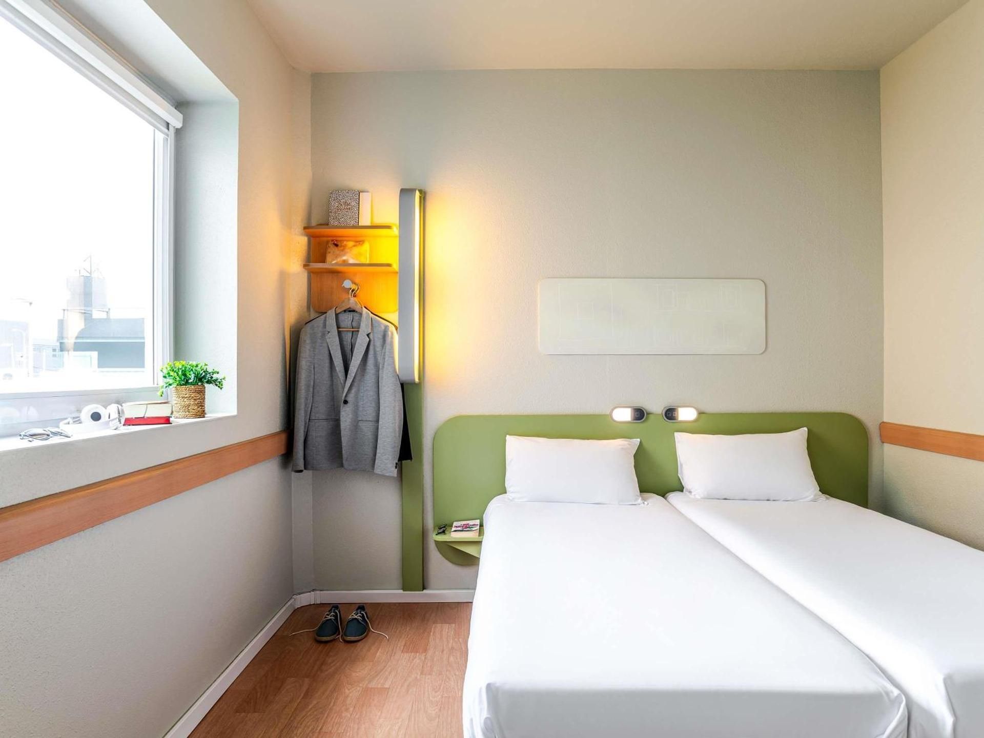 Room with twin beds