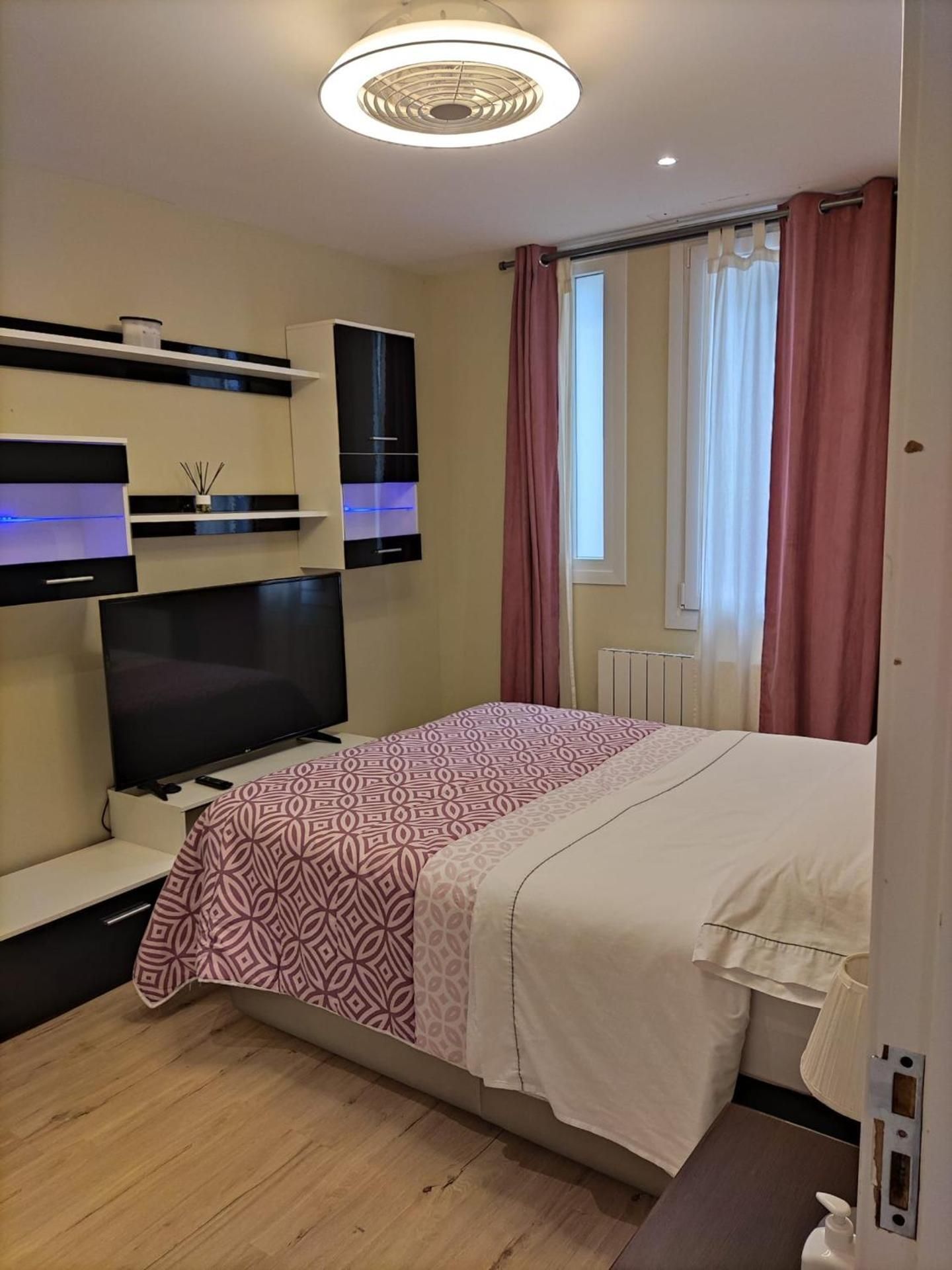 Standard Double Room with Shared Bathroom