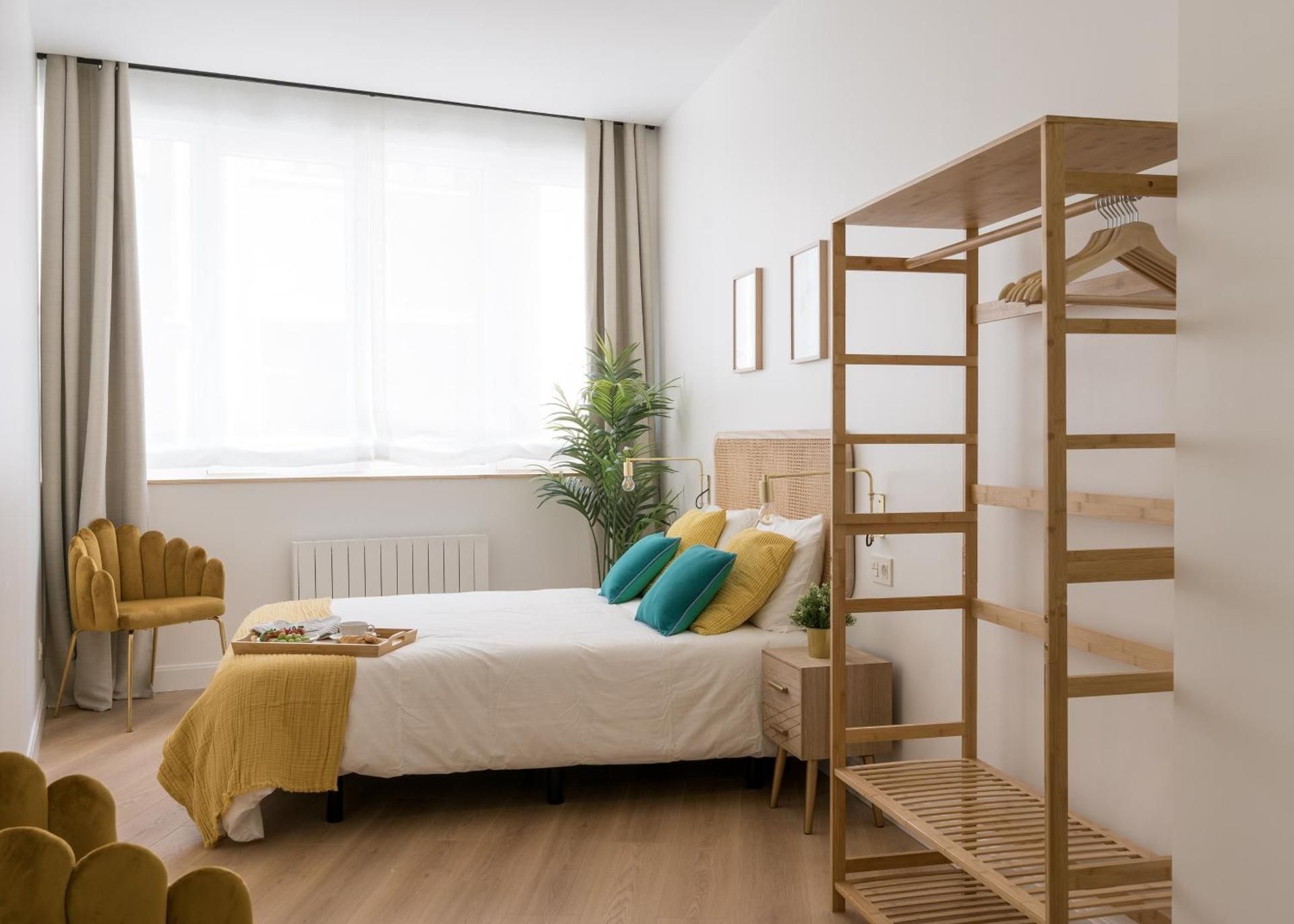 King Studio with Sofa Bed
