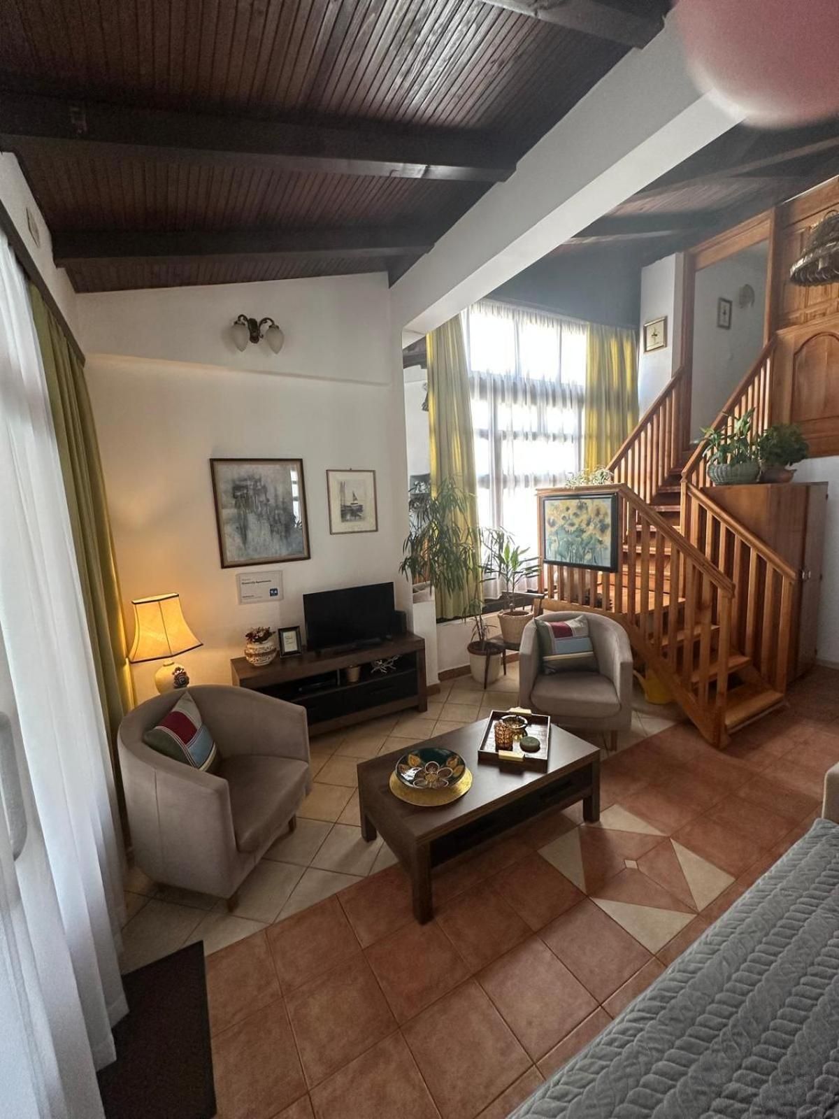 Green Lily Apartments Apartment