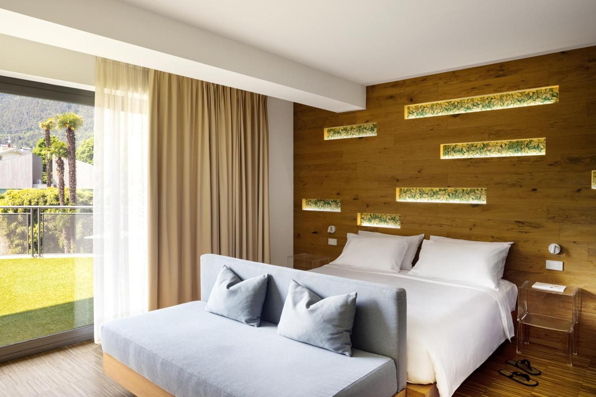 Junior Suite with Terrace and Park View