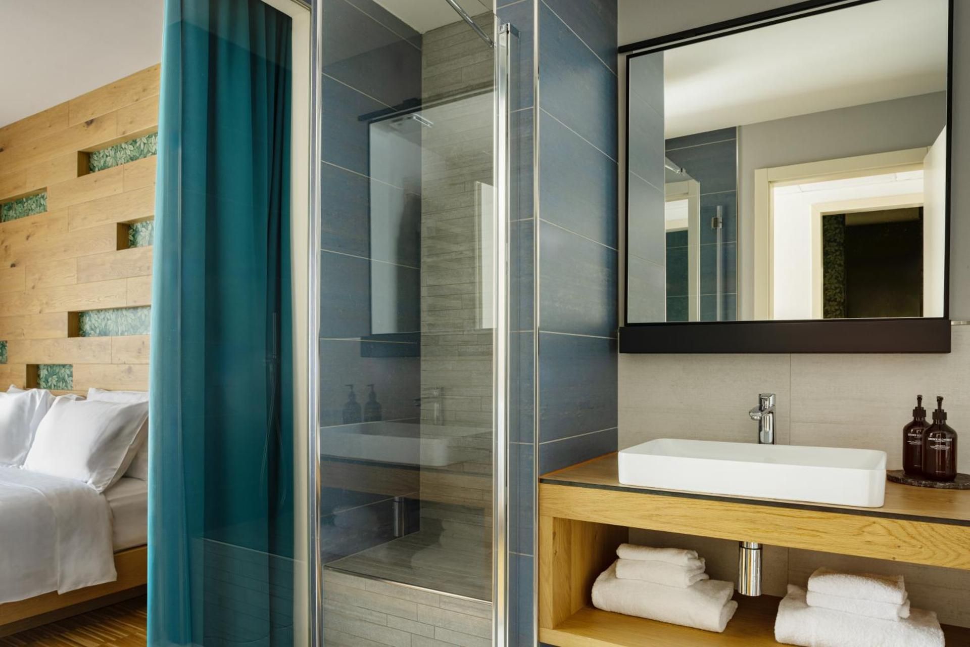 Junior Suite with Terrace and Park View