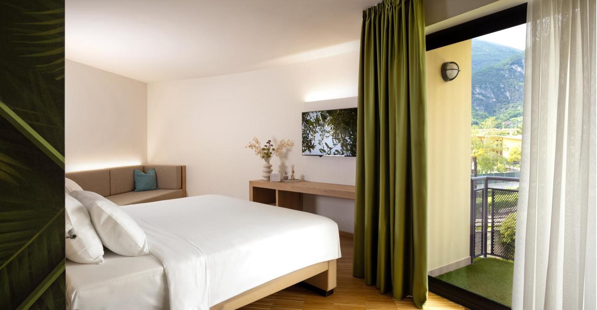 Junior Suite with Park View